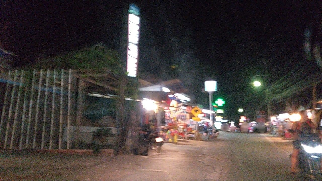 Street view near Garden Resort, Ko Chang