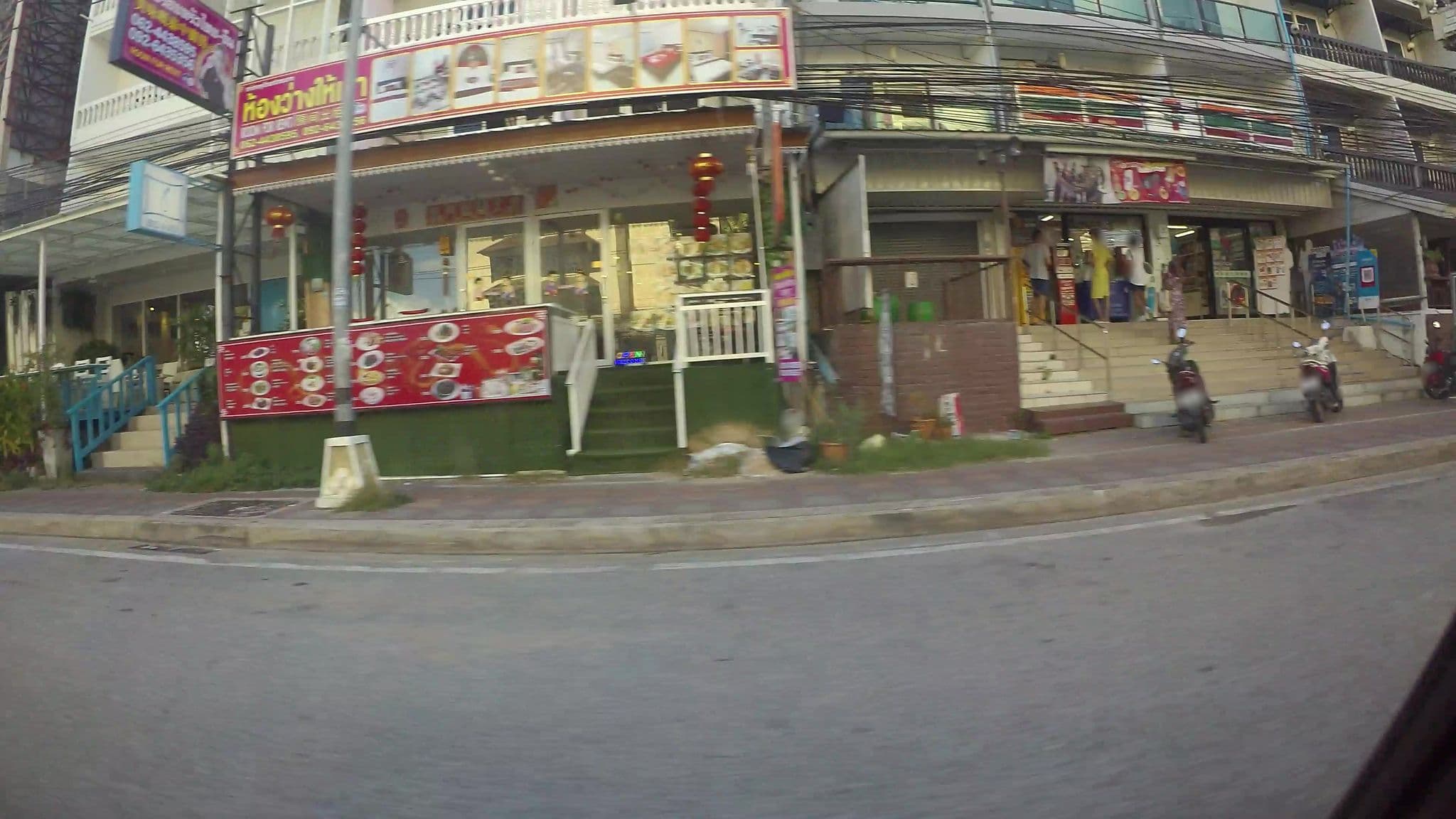 Street view near Lookchang Inn 2, Pattaya — © kaart_3 (CC BY-SA · Mapillary)