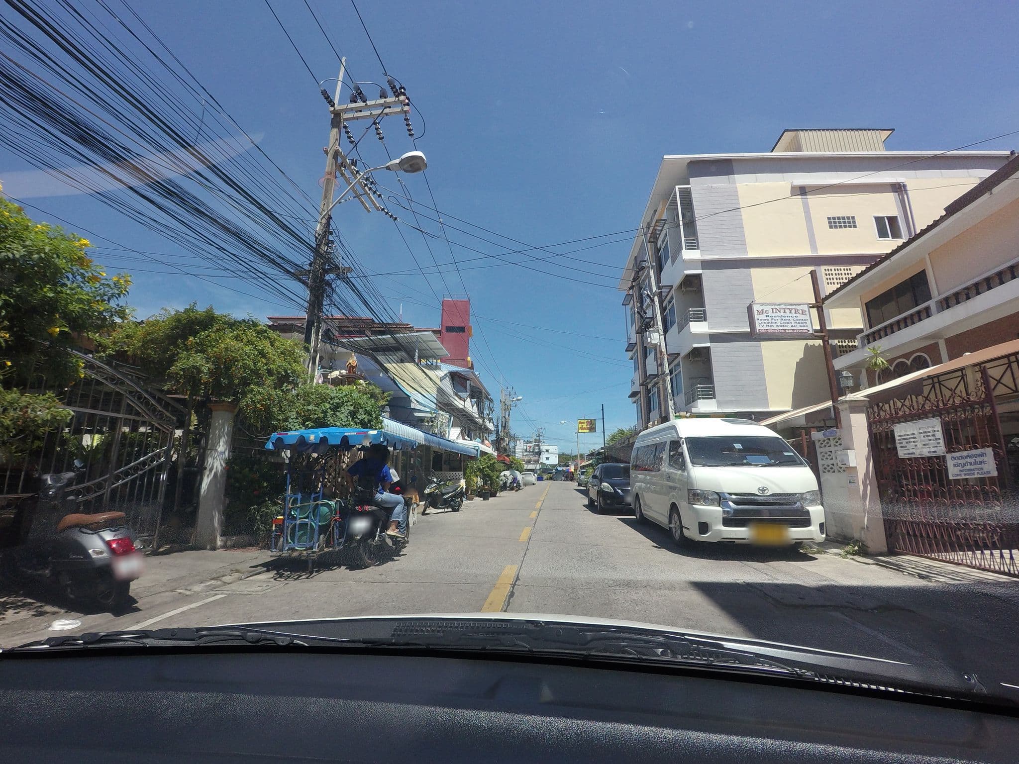 Street view near Penpayom Apartments 2, Pattaya — © mishari (CC BY-SA · Mapillary)