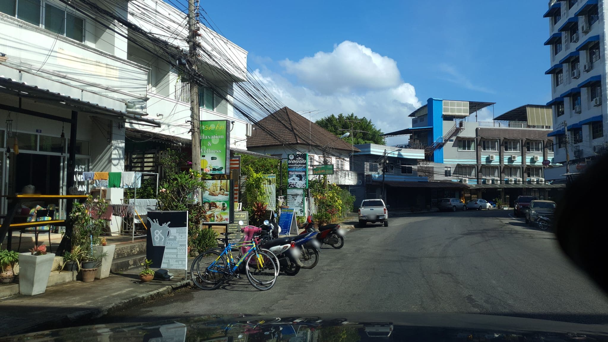 Street view near No. 89, Krabi
