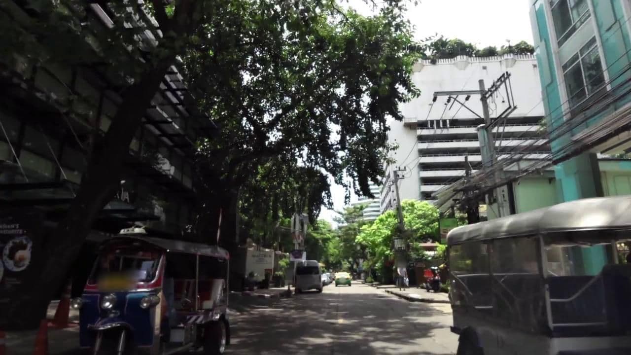 Street view near Oakwood Apartments Trilliant, Watthana — © toffy (CC BY-SA · Mapillary)