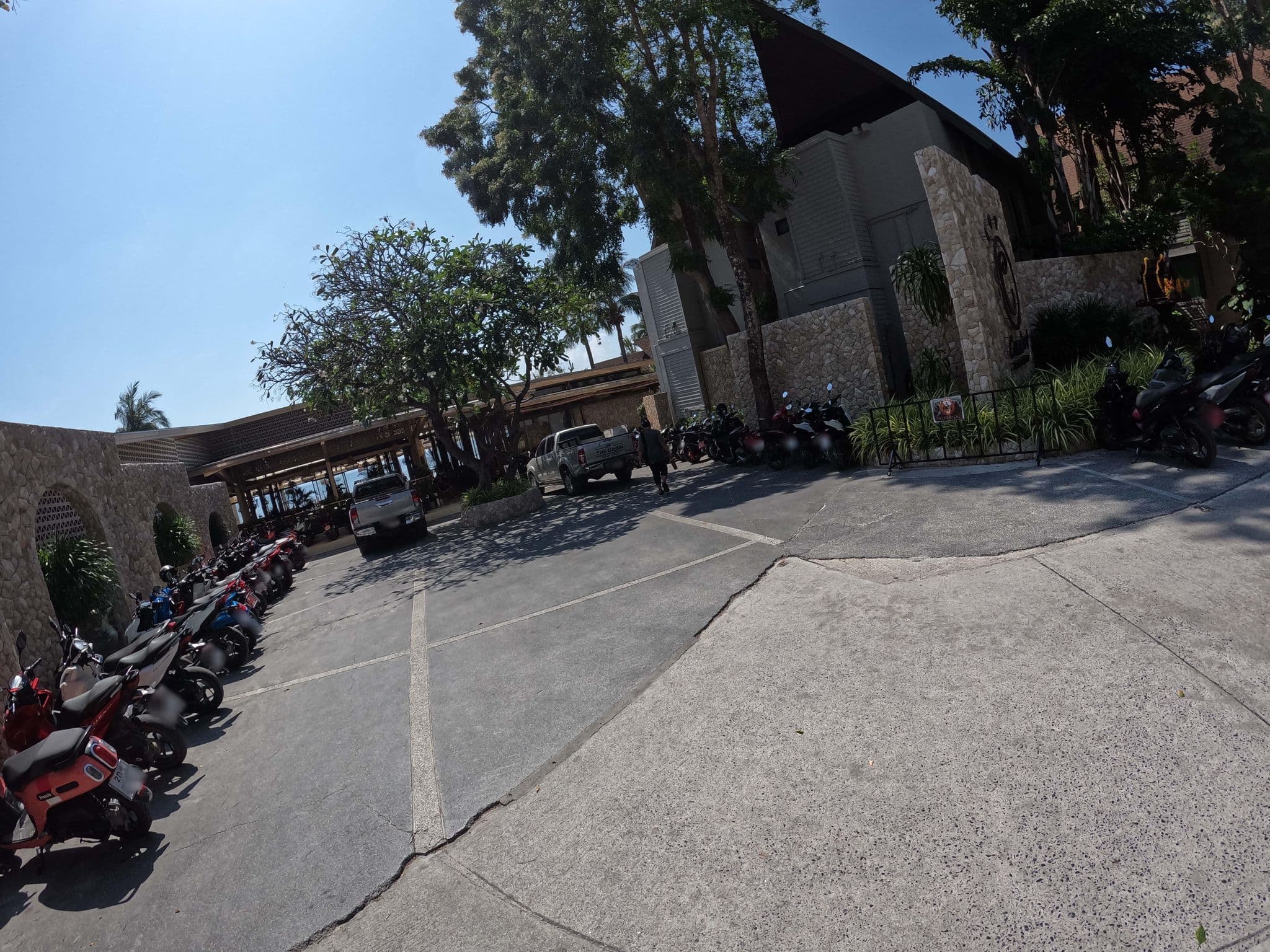 Street view near Cocohut Beach Resort, Ko Pha Ngan