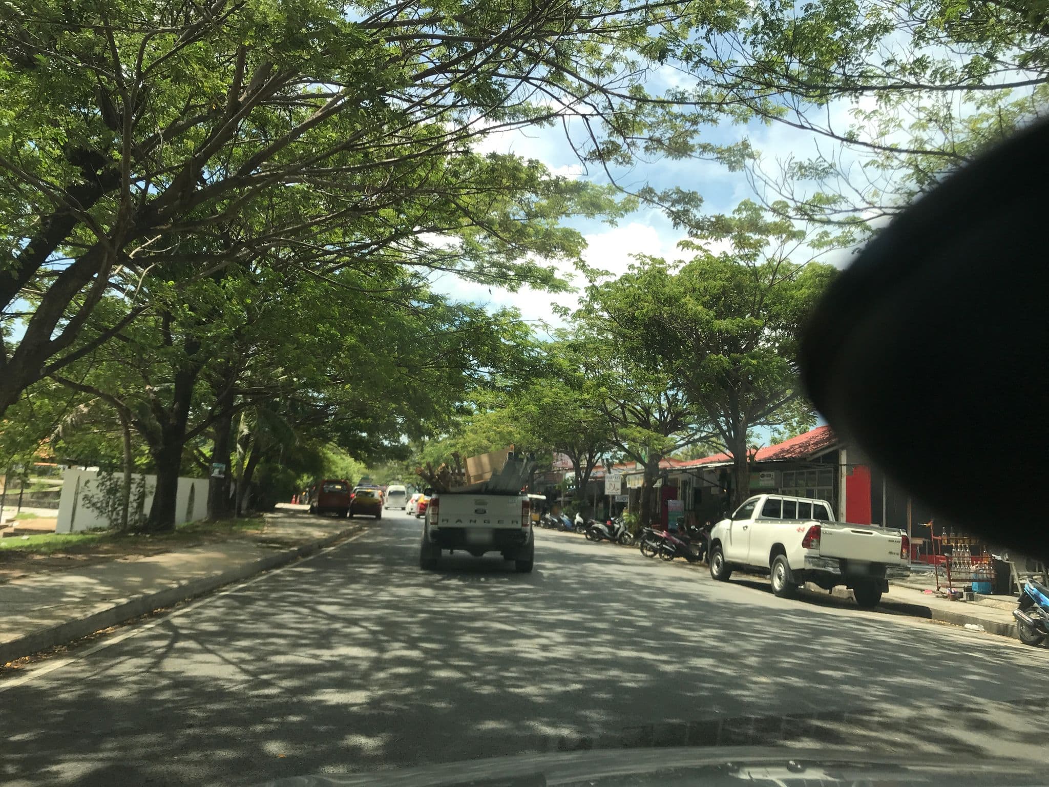 Street view near Embassy Lakeview Guesthouse, Ko Samui