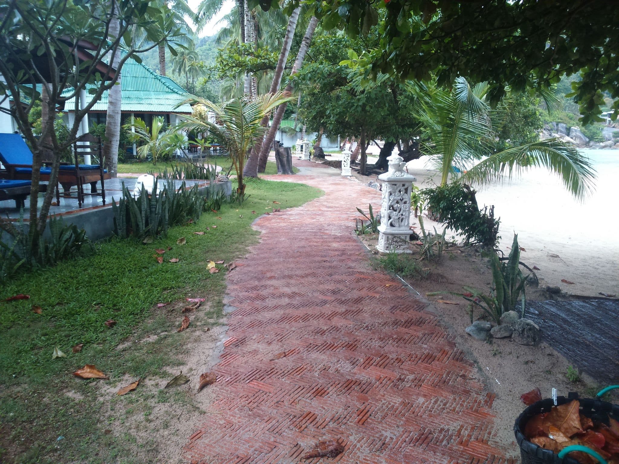 Street view near Promtsuk Buri Hotel, Ko Samui