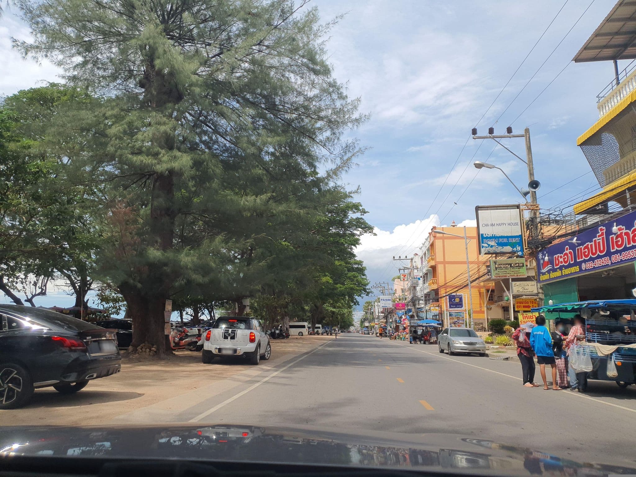 Street view near Golden Beach Hotel, Cha-am — © jrcarlsen (CC BY-SA · Mapillary)