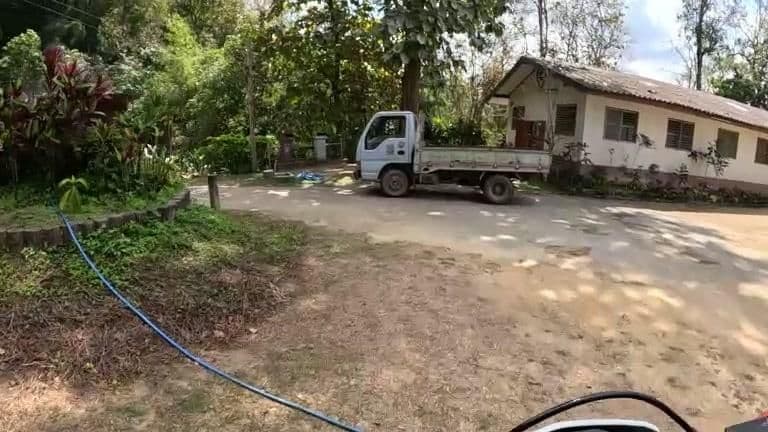 Street view near จุดยุทธศาสตร์ที่2, Mae Tha — © julcnx (CC BY-SA · Mapillary)