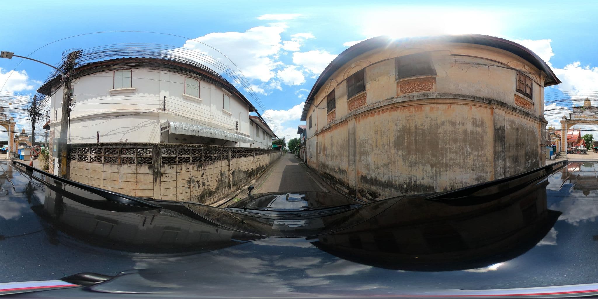Street view near Sawasdee Guesthouse, Nong Khai — © nuttawutbunta (CC BY-SA · Mapillary)