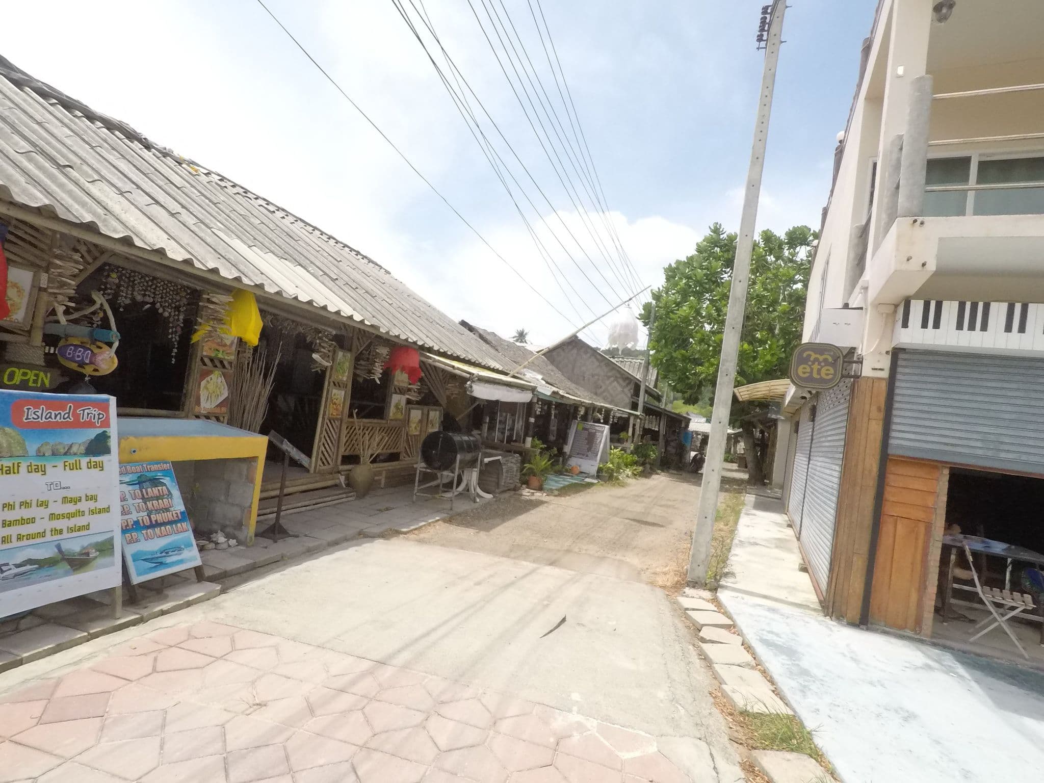 Street view near PP RedTuna Hut, Ban Phru Nai