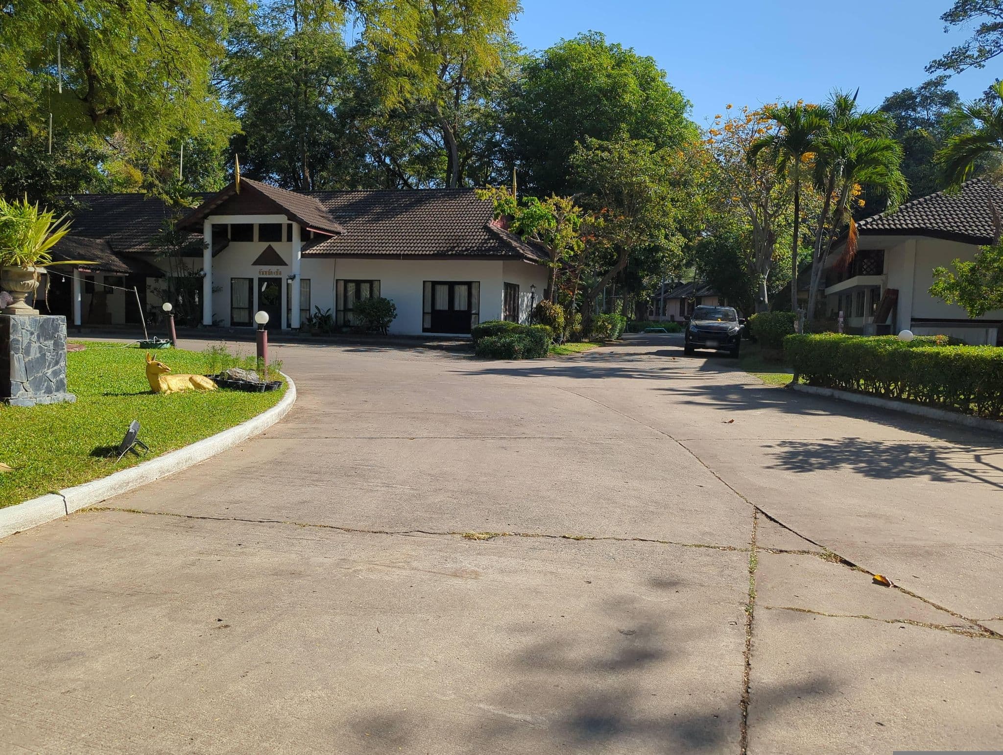 Street view near Supalai Pasak Resort Hotel And Spa, Kaeng Khoi — © coetserw (CC BY-SA · Mapillary)
