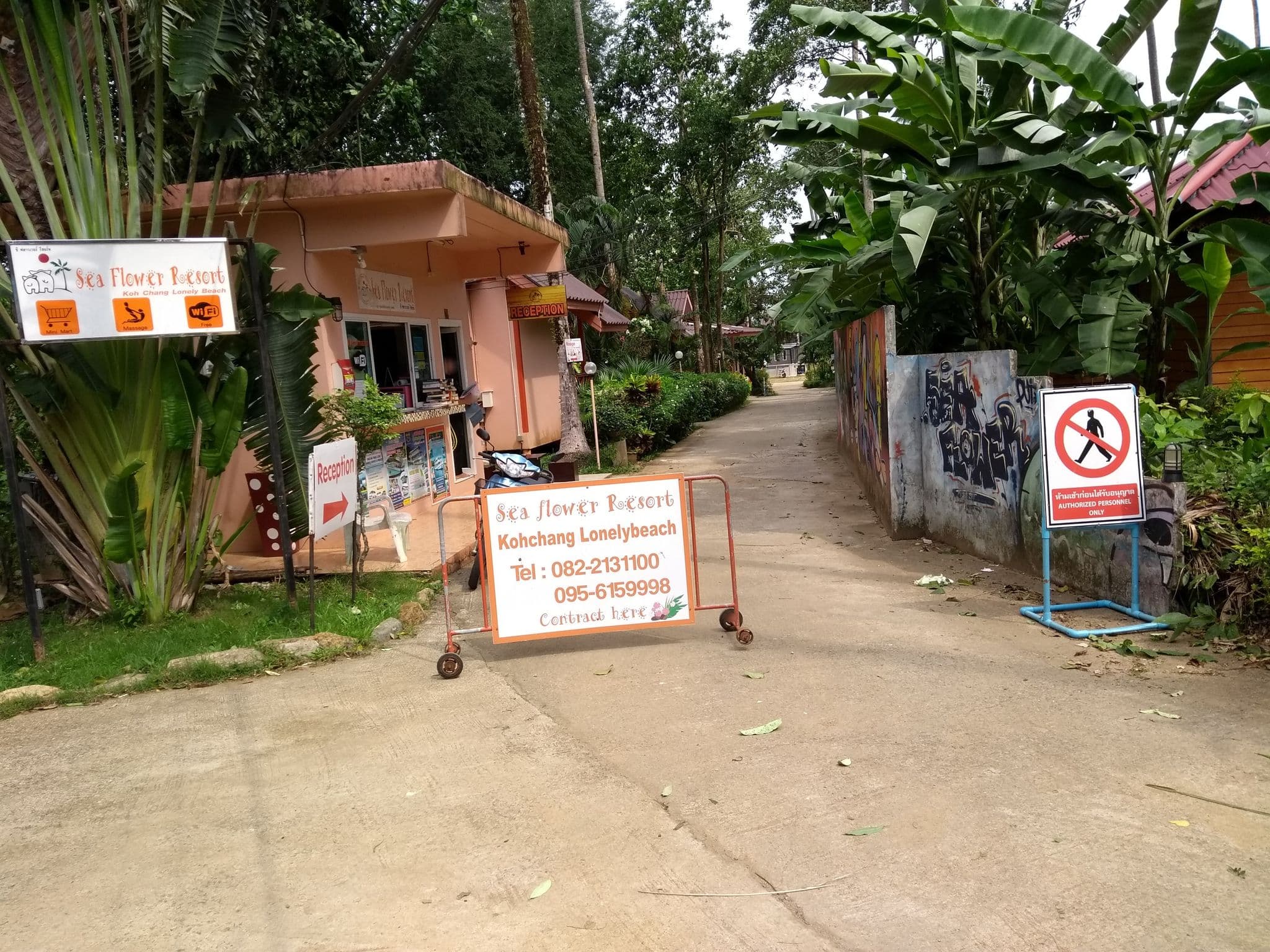 Street view near Sea Flower Resort, Ko Chang
