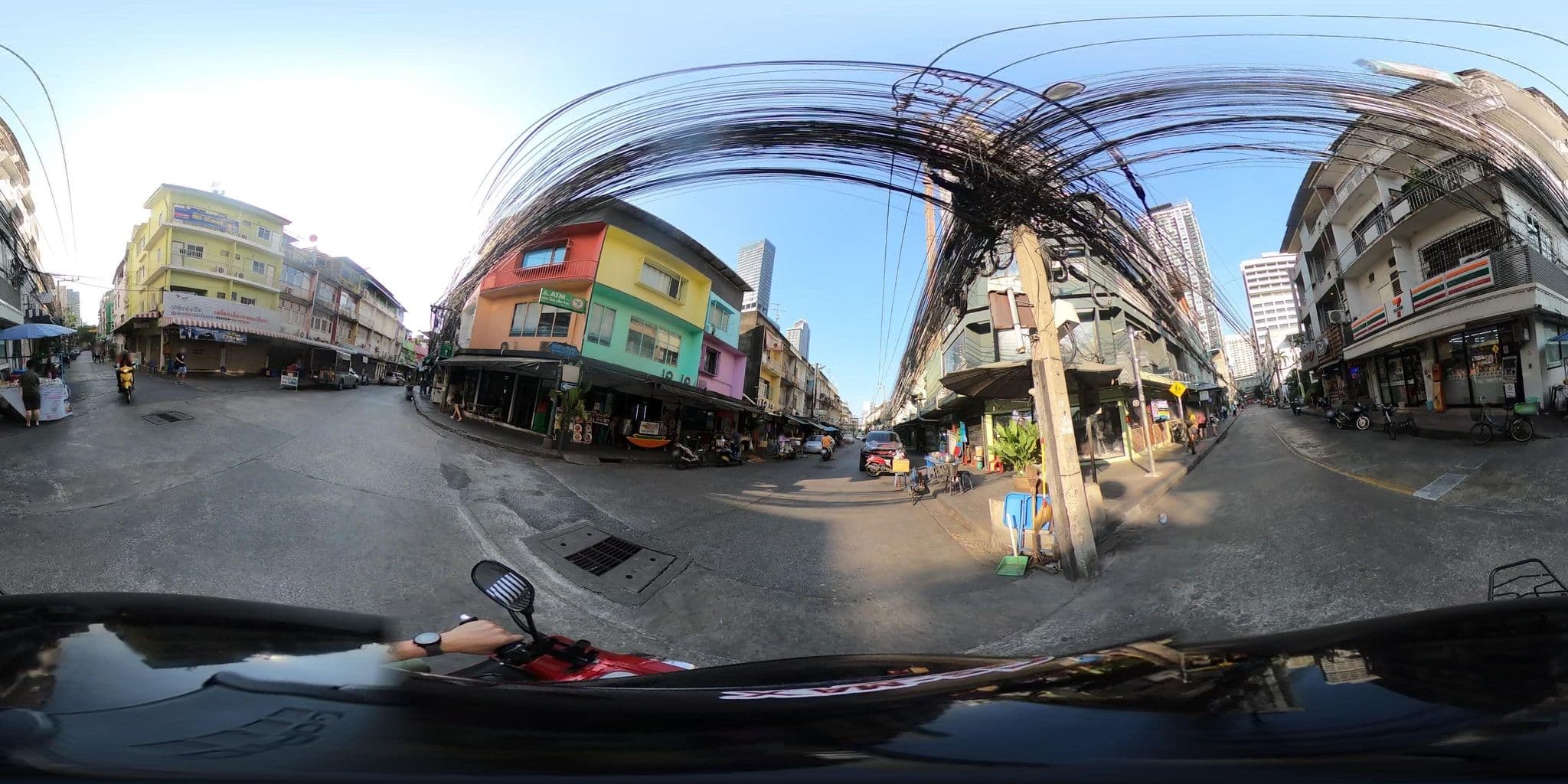 Street view near Siam Swana, Ratchathewi — © NatchaponJ (CC BY-SA · Mapillary)