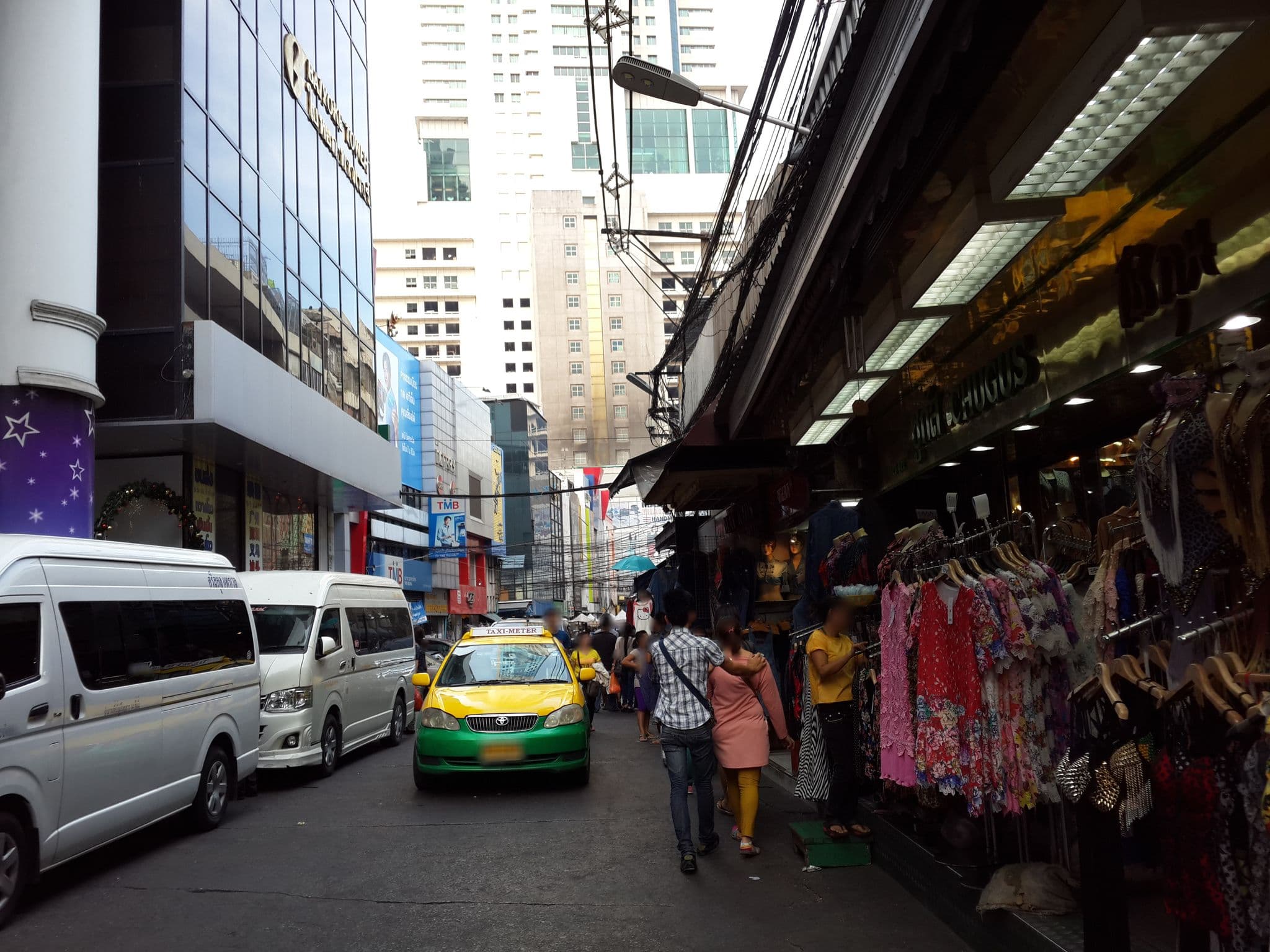Street view near Baiyoke Suite Hotel, Makkasan — © mishari (CC BY-SA · Mapillary)