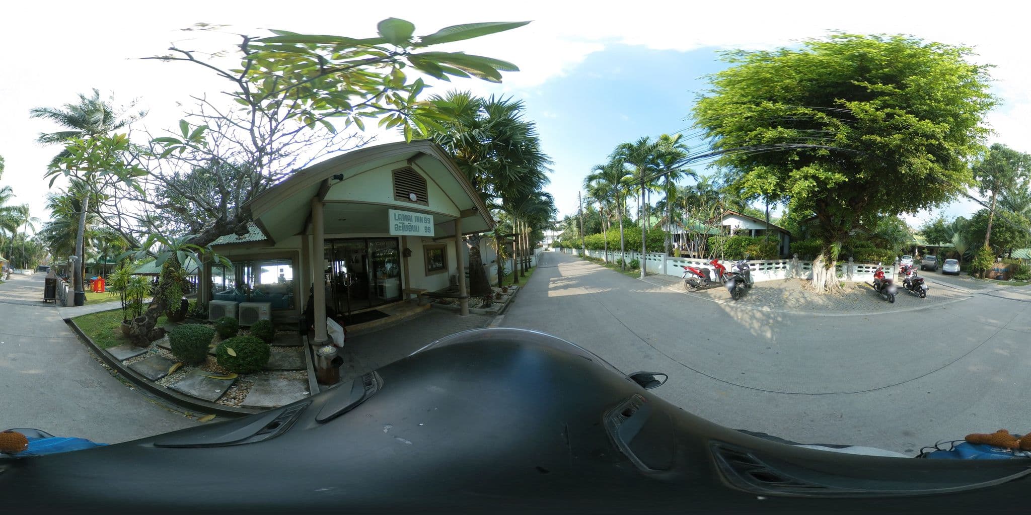 Street view near Lamai Inn 99, Ko Samui
