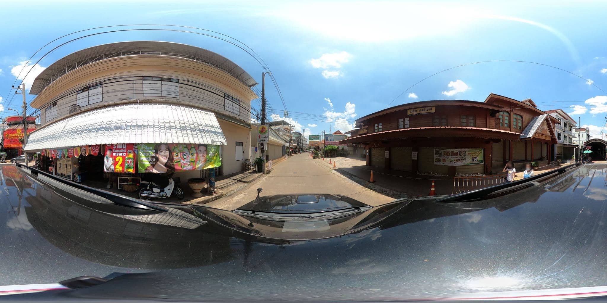 Street view near Sabaidee Guesthouse, Nong Khai — © nuttawutbunta (CC BY-SA · Mapillary)