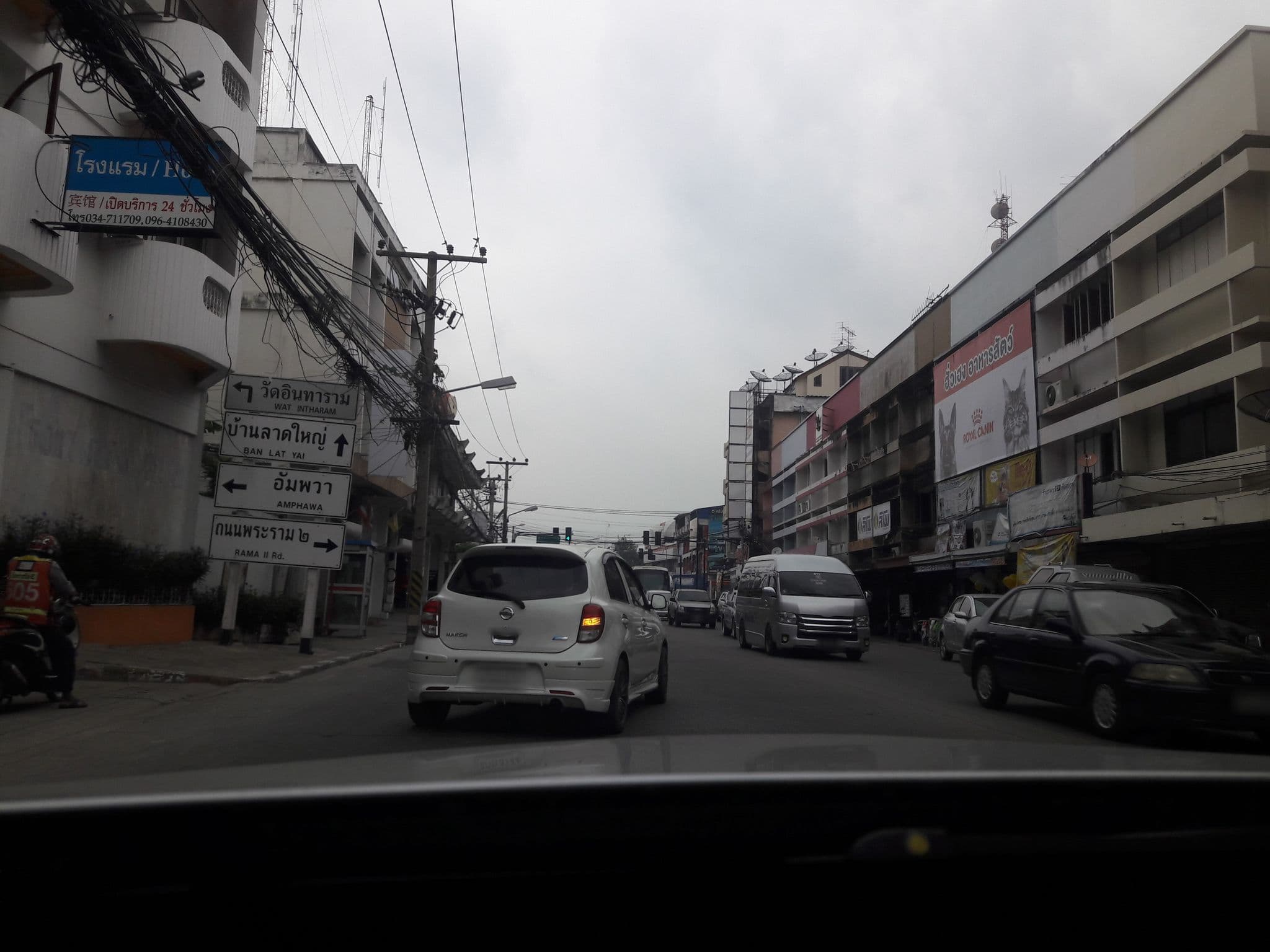 Street view near Royalland Maeklong Hotel, Samut Songkhram — © cchingch (CC BY-SA · Mapillary)