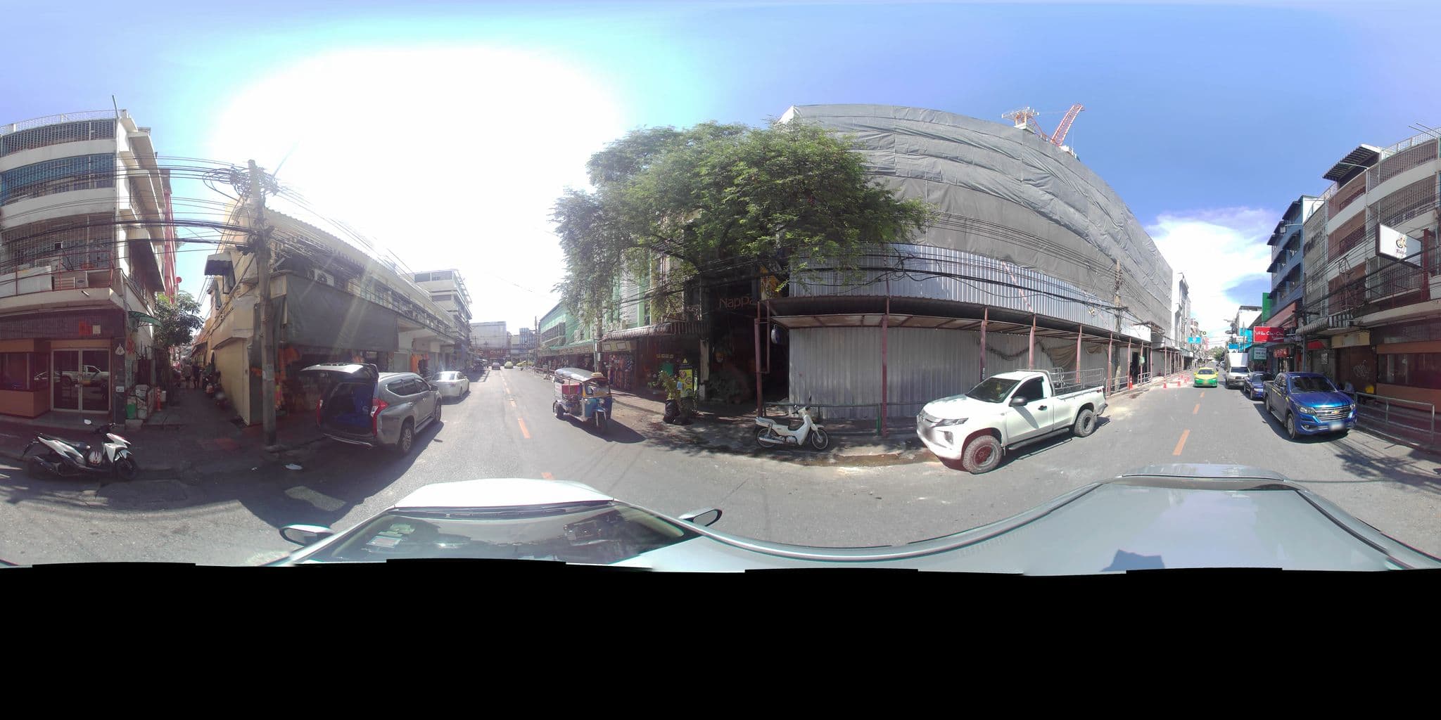Street view near NapPark Hostel, Phra Nakhon — © P05466 (CC BY-SA · Mapillary)