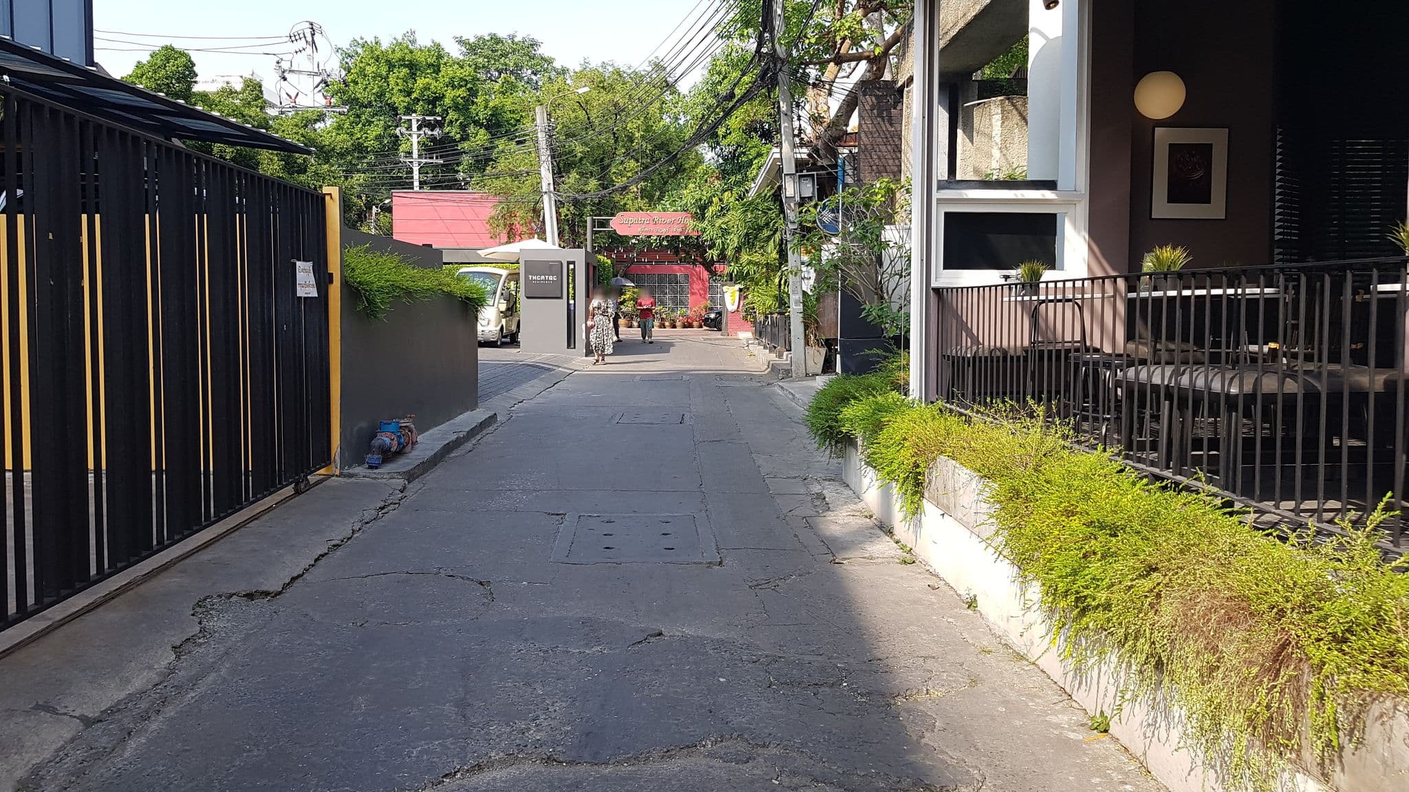 Street view near Ibrik Resort by the River, Siriraj — © igorzo (CC BY-SA · Mapillary)