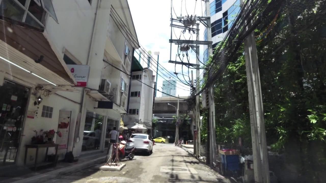 Street view near Preme, Watthana
