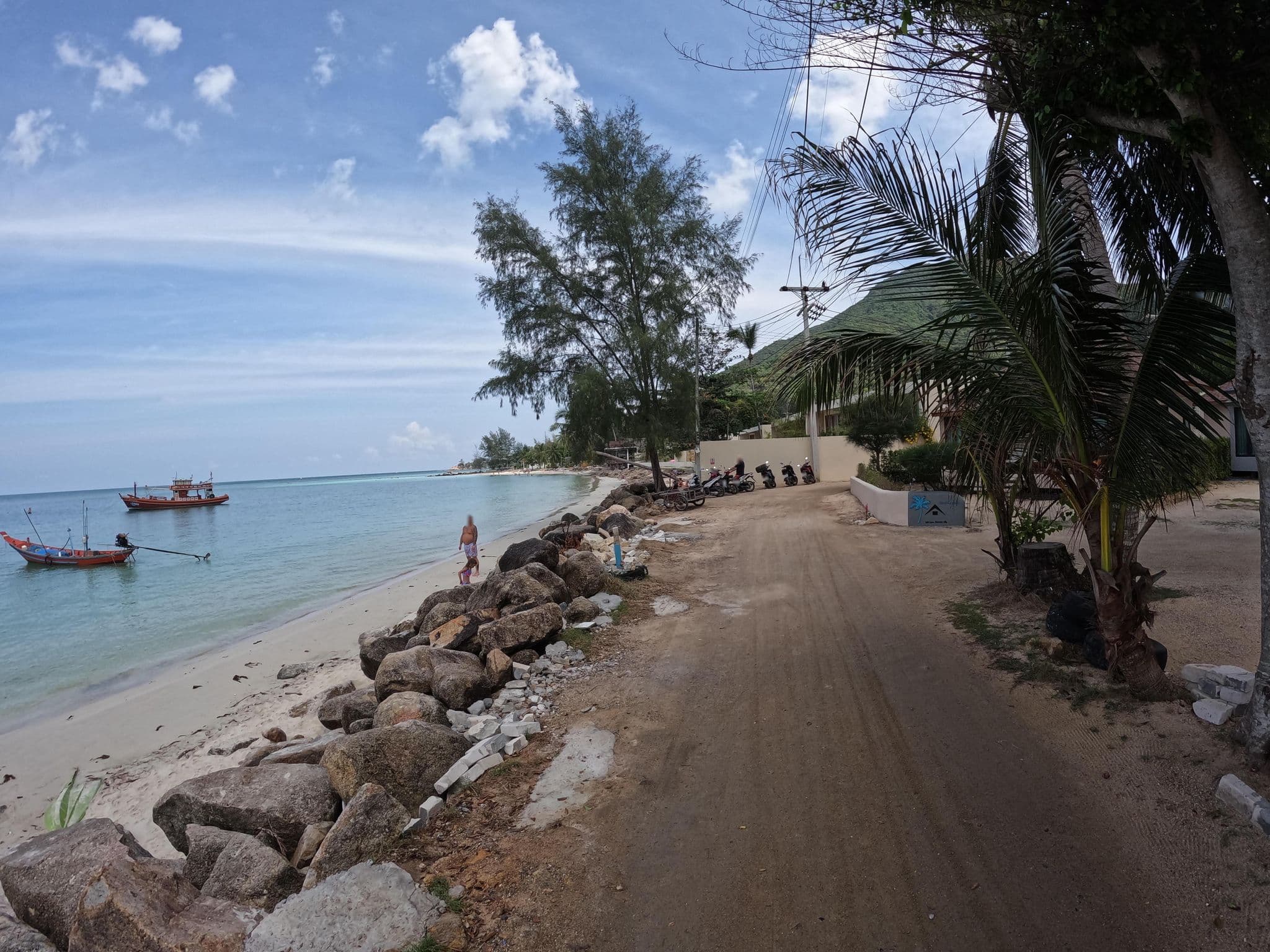 Street view near Sarisa Place, Ko Pha Ngan