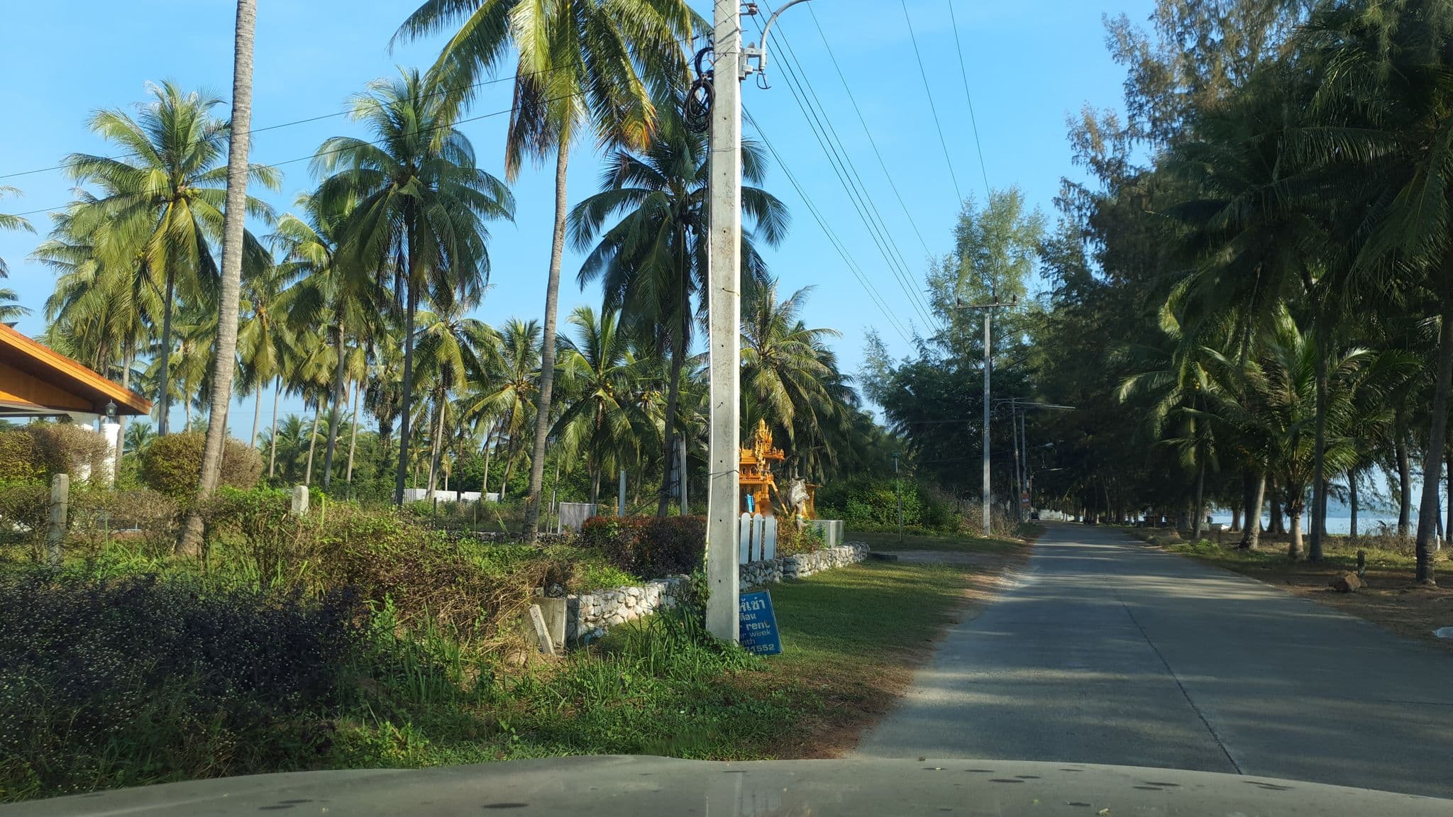 Street view near Baan Suan Waree, Bang Saphan — © jrcarlsen (CC BY-SA · Mapillary)
