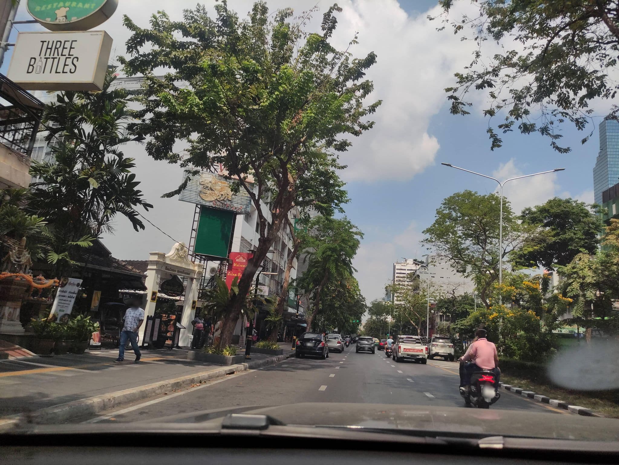 Street view near Furama Hotel, Bang Rak