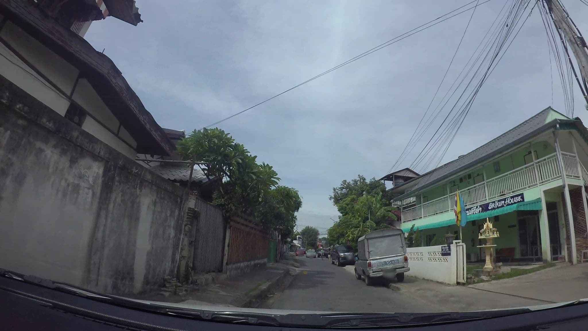 Street view near Guesthouse Sirikum, Chiang Mai — © kaart_3 (CC BY-SA · Mapillary)