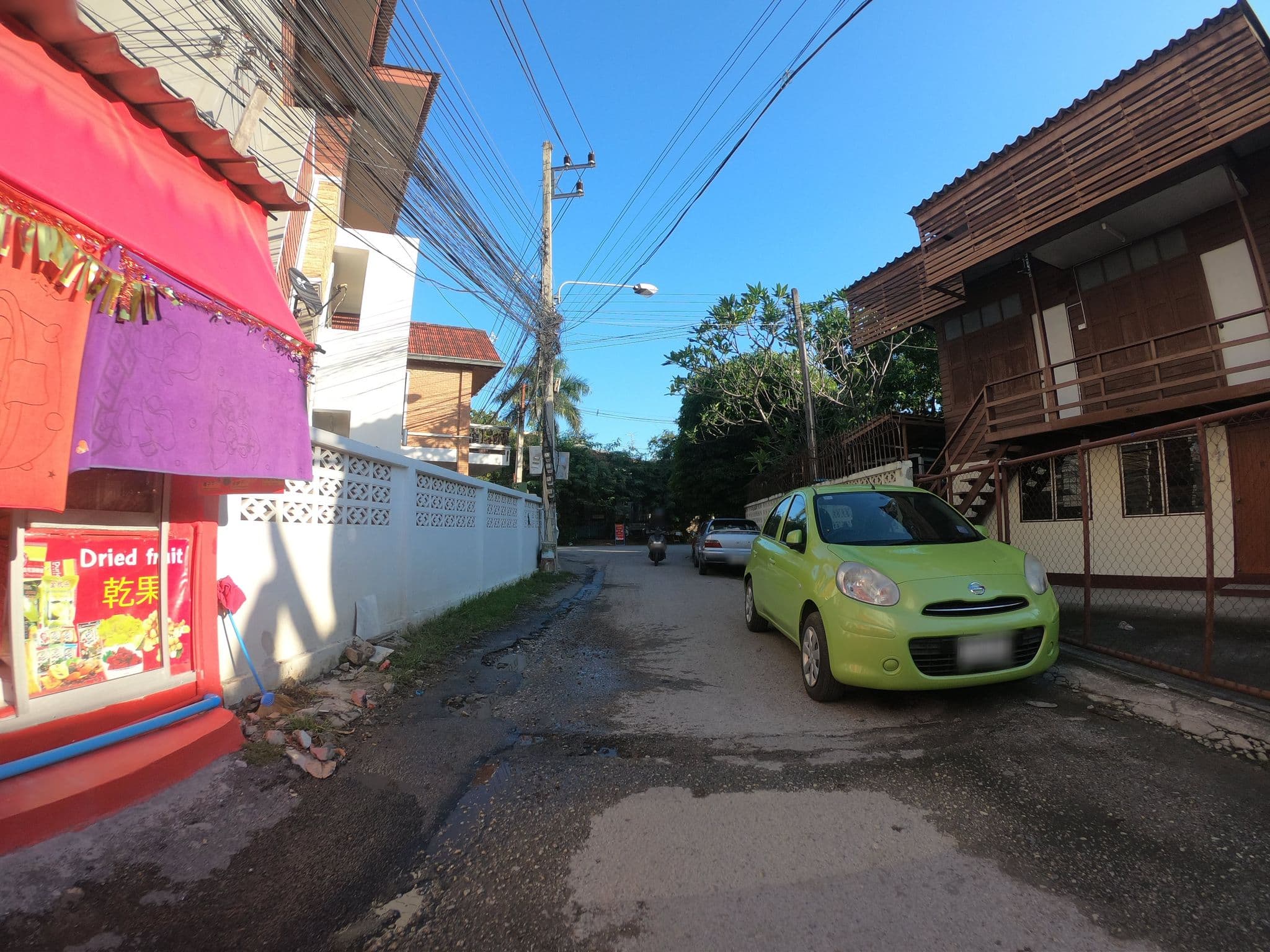 Street view near Sarah Guesthouse, Chiang Mai — © chanuwath_grab (CC BY-SA · Mapillary)