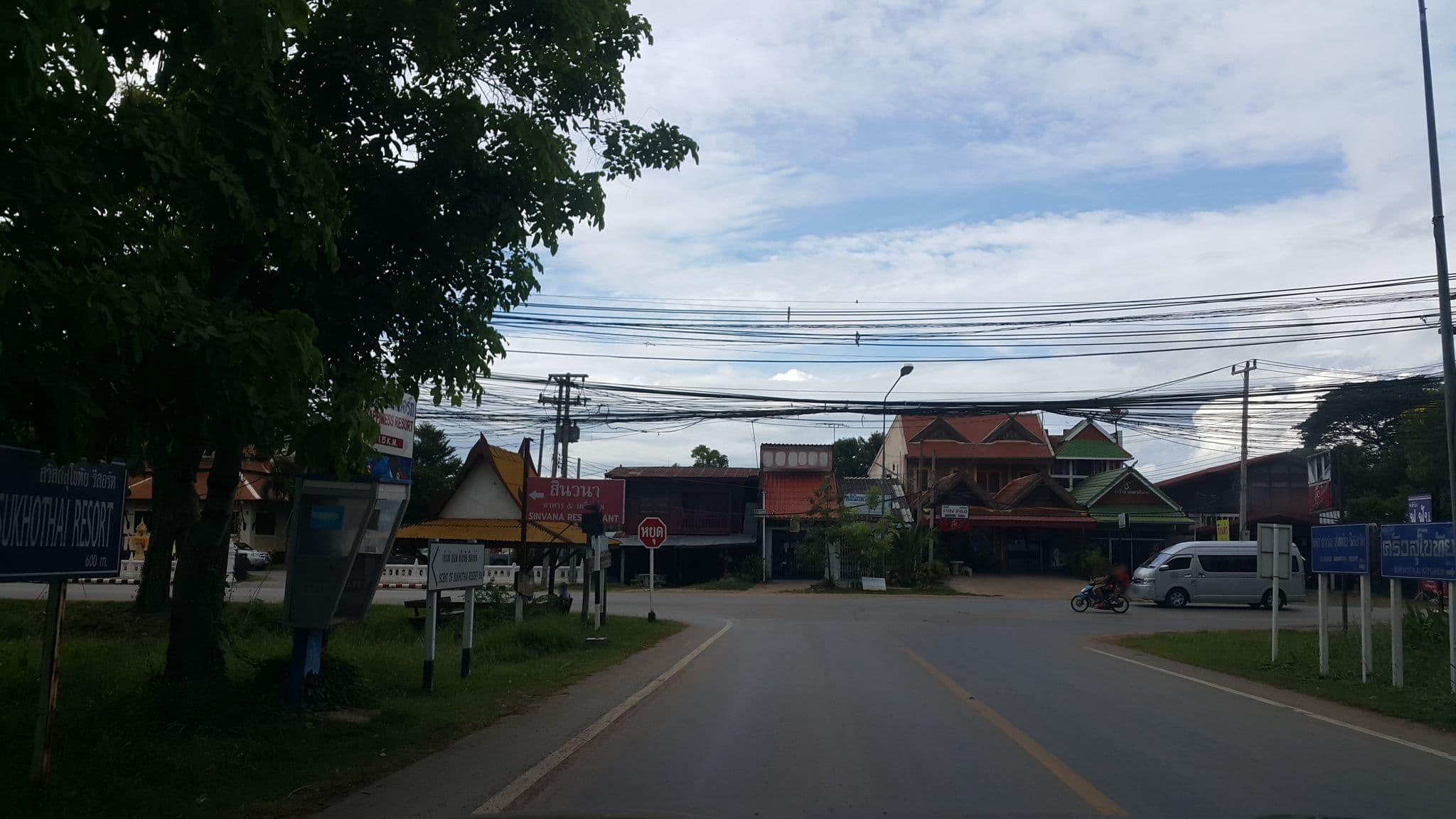 Street view near Hotel de Peal, Ban Na — © jrcarlsen (CC BY-SA · Mapillary)