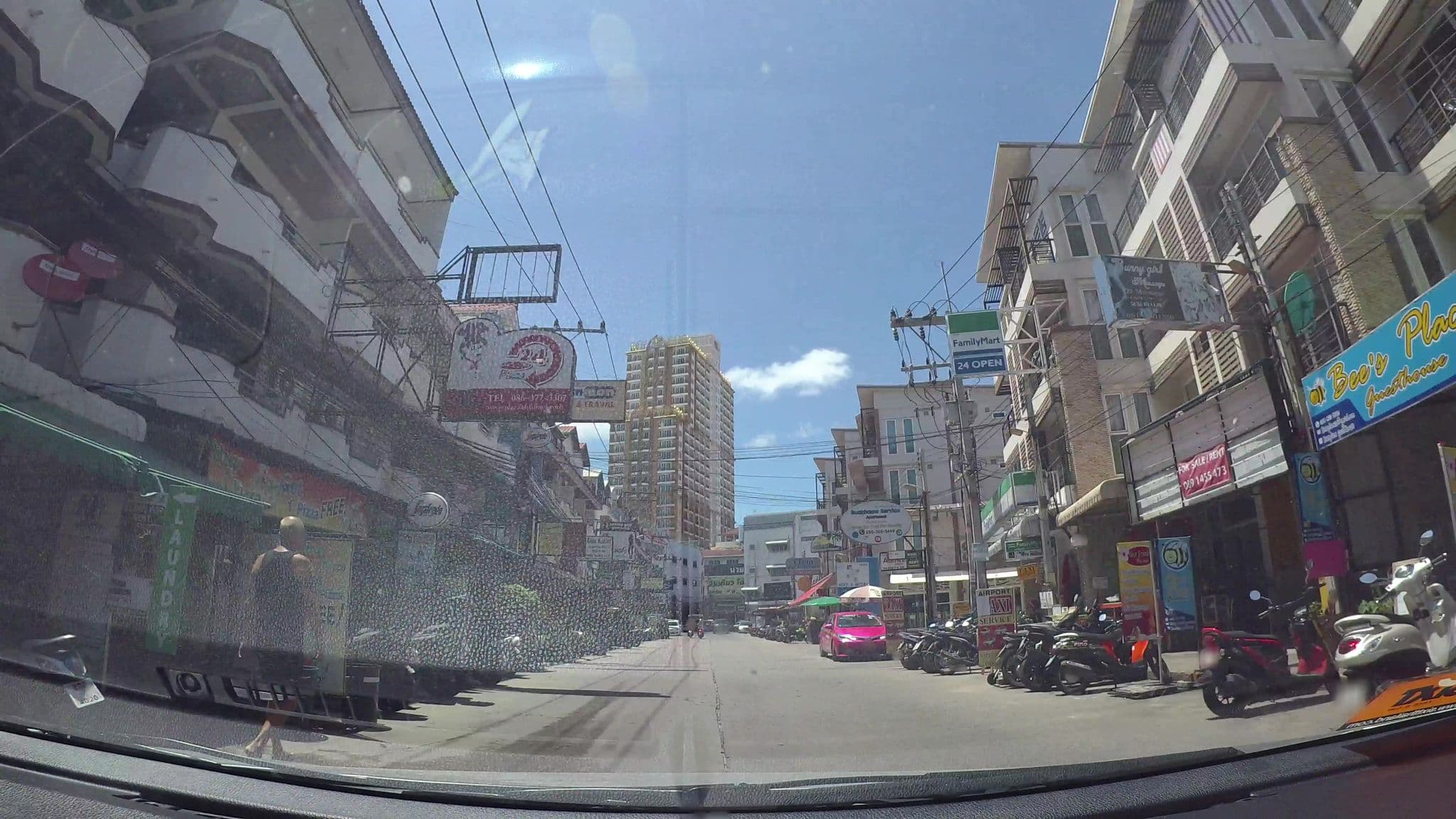 Street view near Bee's Place, Pattaya — © kaart_3 (CC BY-SA · Mapillary)
