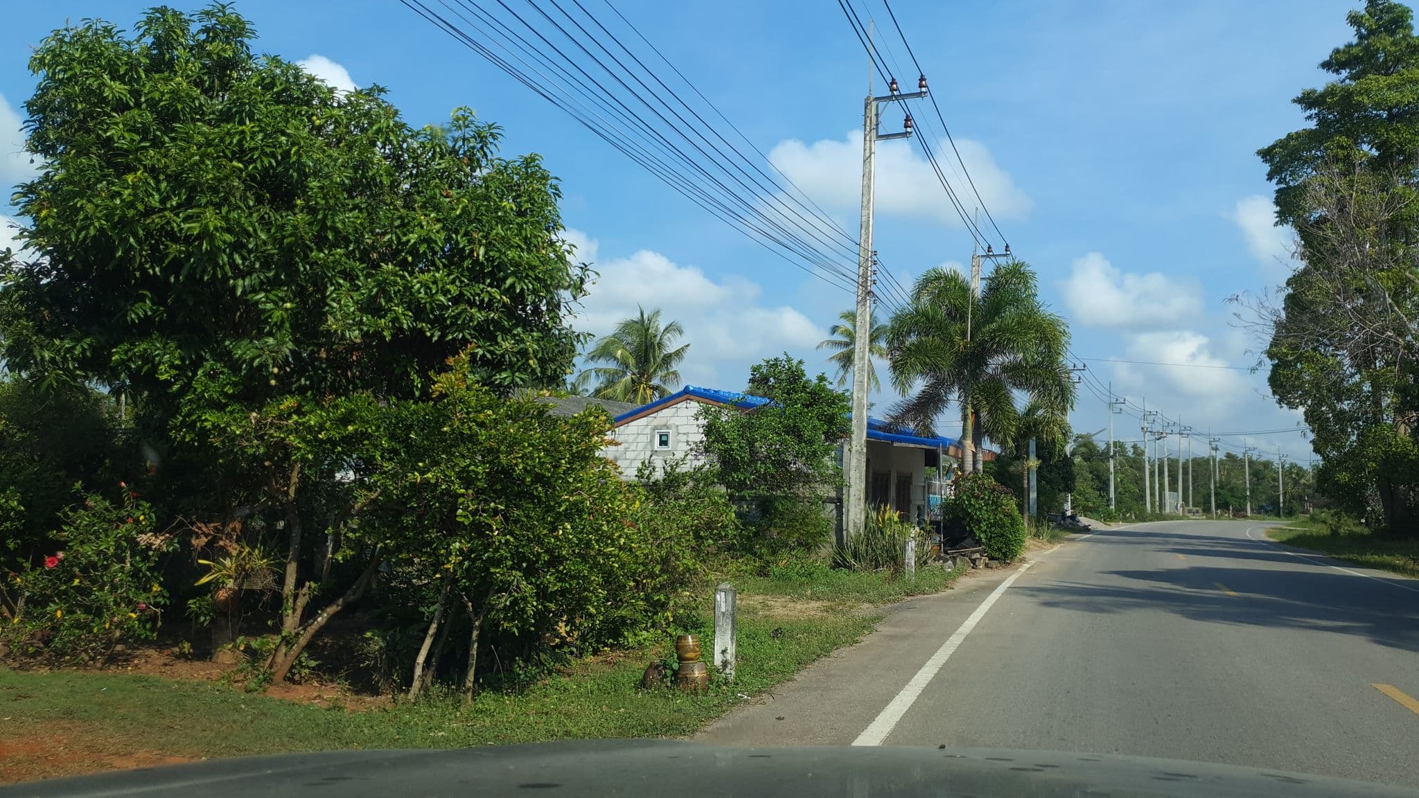 Street view near Smoonpai Resort, Bang Saphan — © jrcarlsen (CC BY-SA · Mapillary)