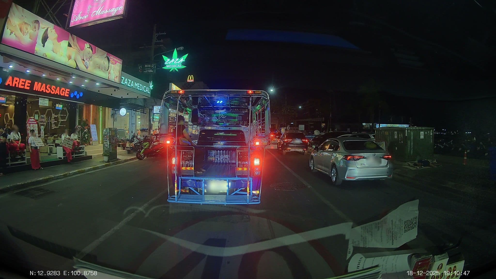 Street view near The Red Balcony Inn, Pattaya