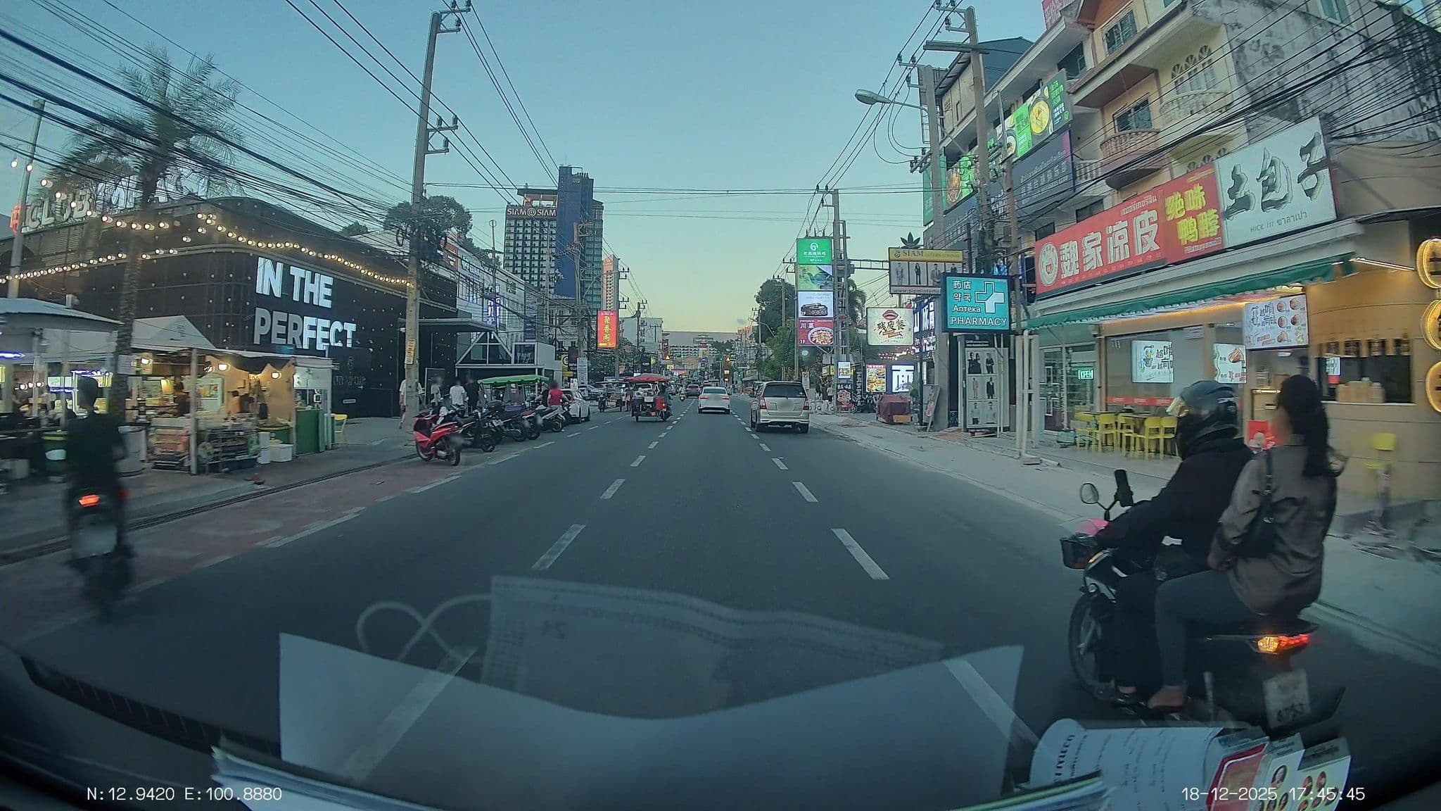 Street view near Golden Gate, Pattaya