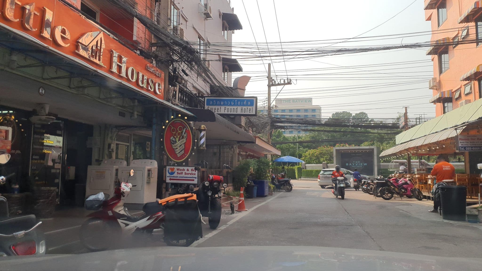 Street view near Florida and Sweet Pound, Pattaya