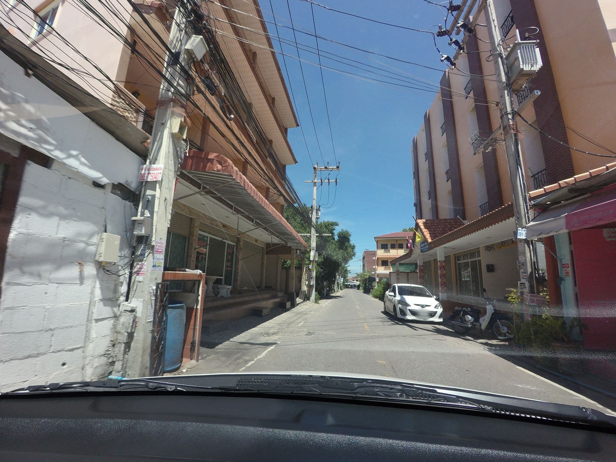 Street view near Penpayom Apartment 3, Pattaya
