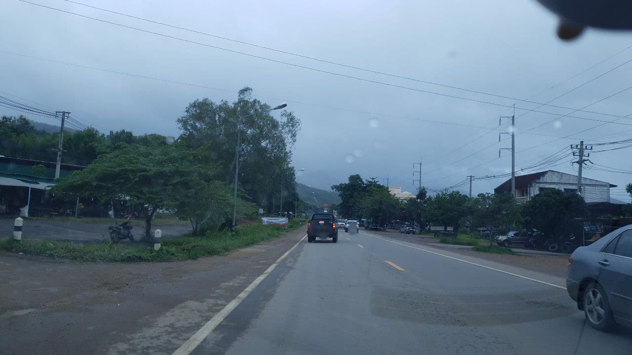 Street view near Eakarak Hotel, Om Koi — © silamanee (CC BY-SA · Mapillary)
