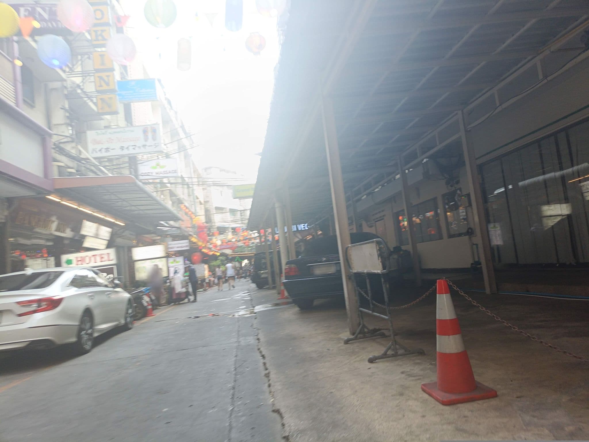 Street view near Narry Inn, Makkasan — © skillsy (CC BY-SA · Mapillary)