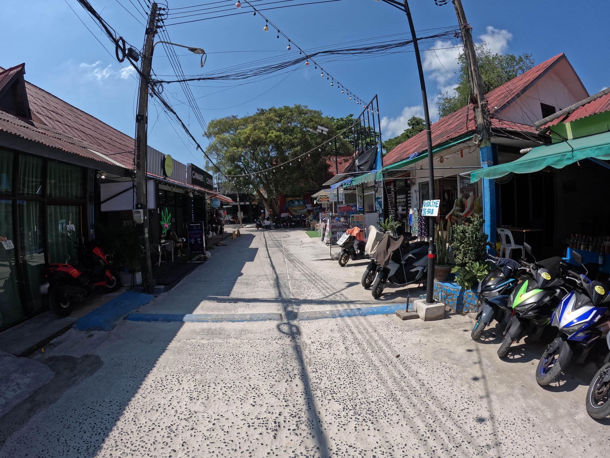 Street view near Electro Hostel, Ko Pha Ngan