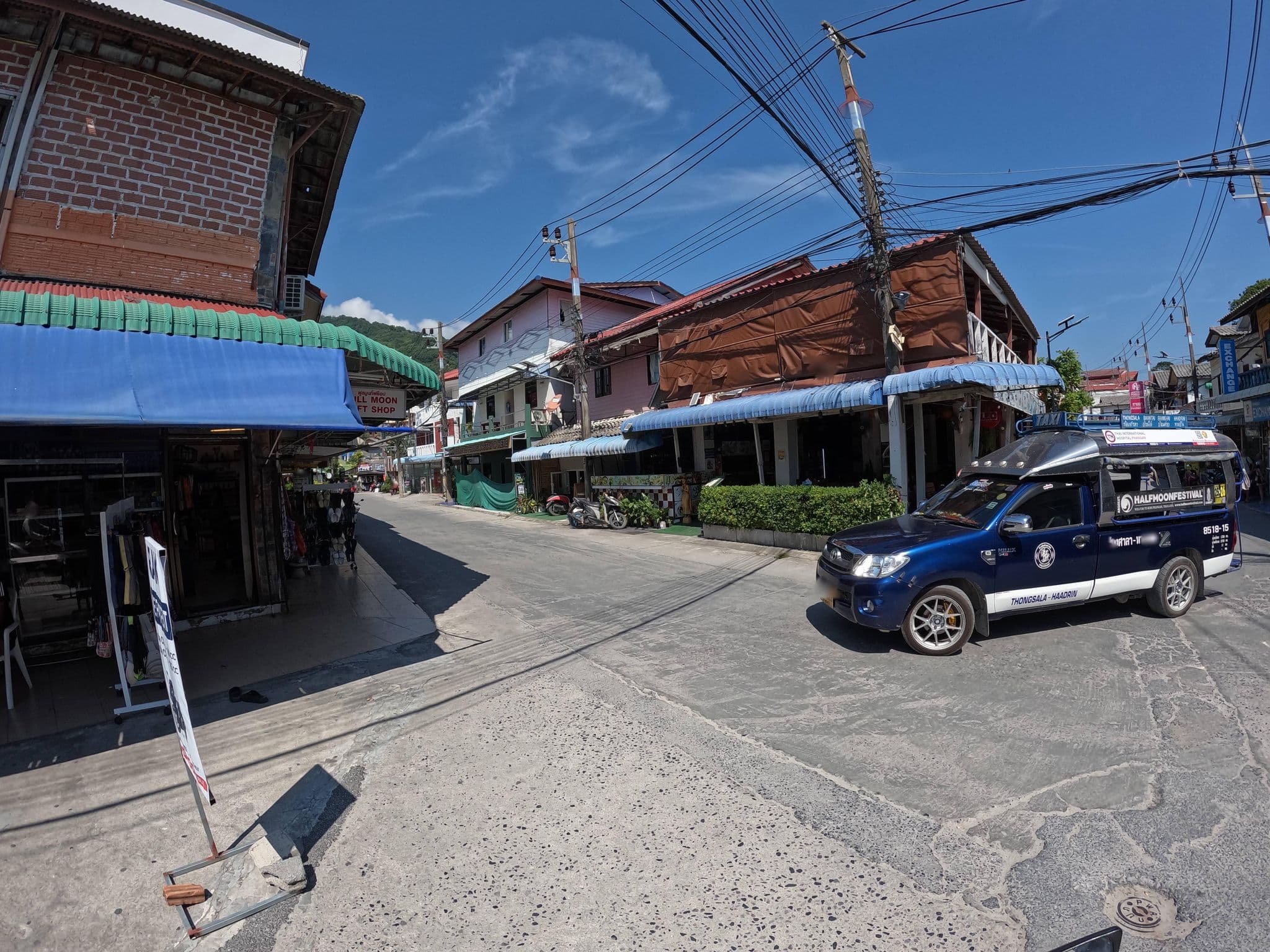 Street view near Om Ganesh Hostel, Ko Pha Ngan