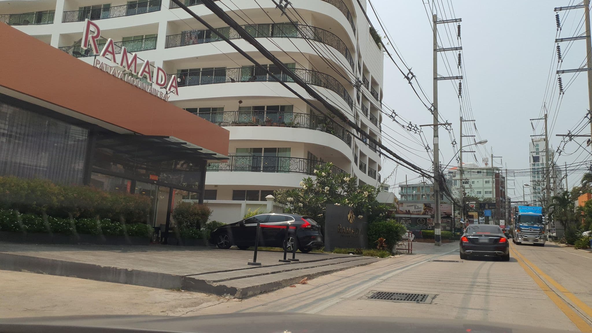 Street view near Amstellux Apartments, Pattaya — © jrcarlsen (CC BY-SA · Mapillary)