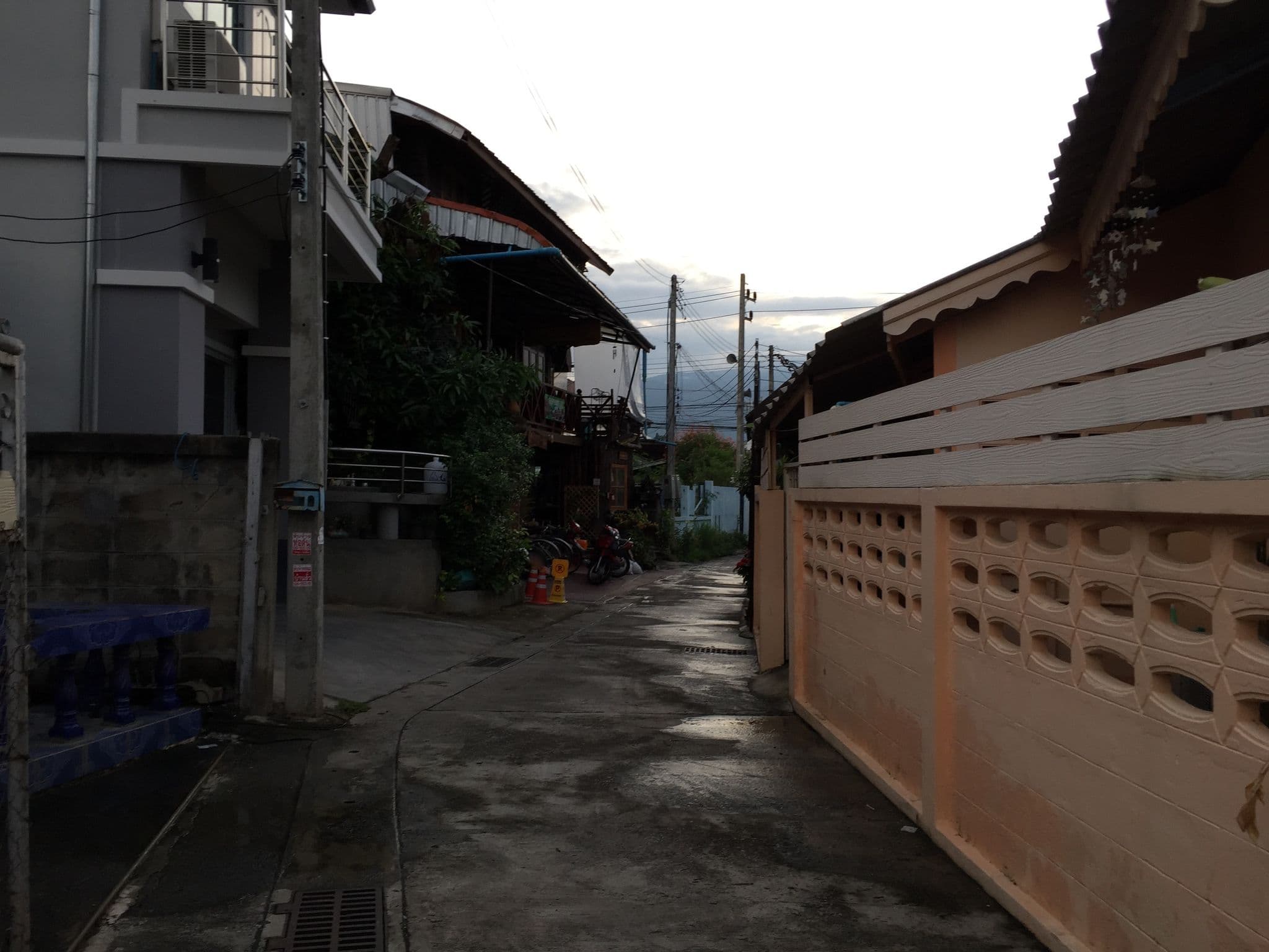 Street view near The Lyara Poshtel, Chiang Mai