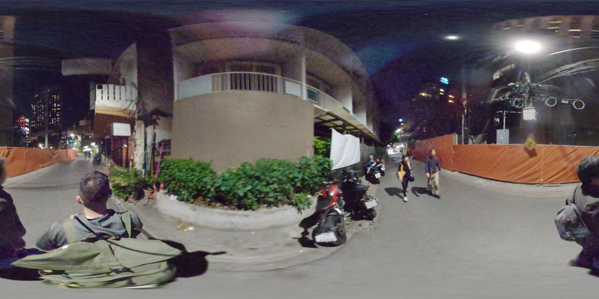 Street view near Crown Hotel, Watthana