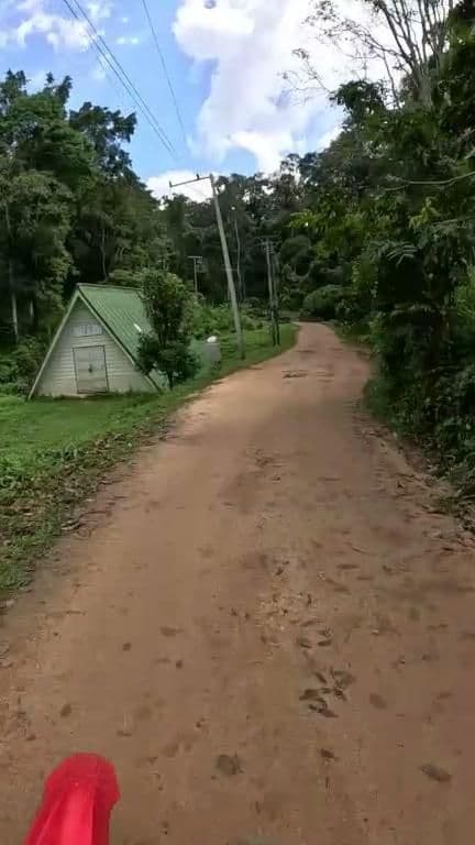 Street view near king of fight (abandoned), Ban Mae Waen — © julcnx (CC BY-SA · Mapillary)