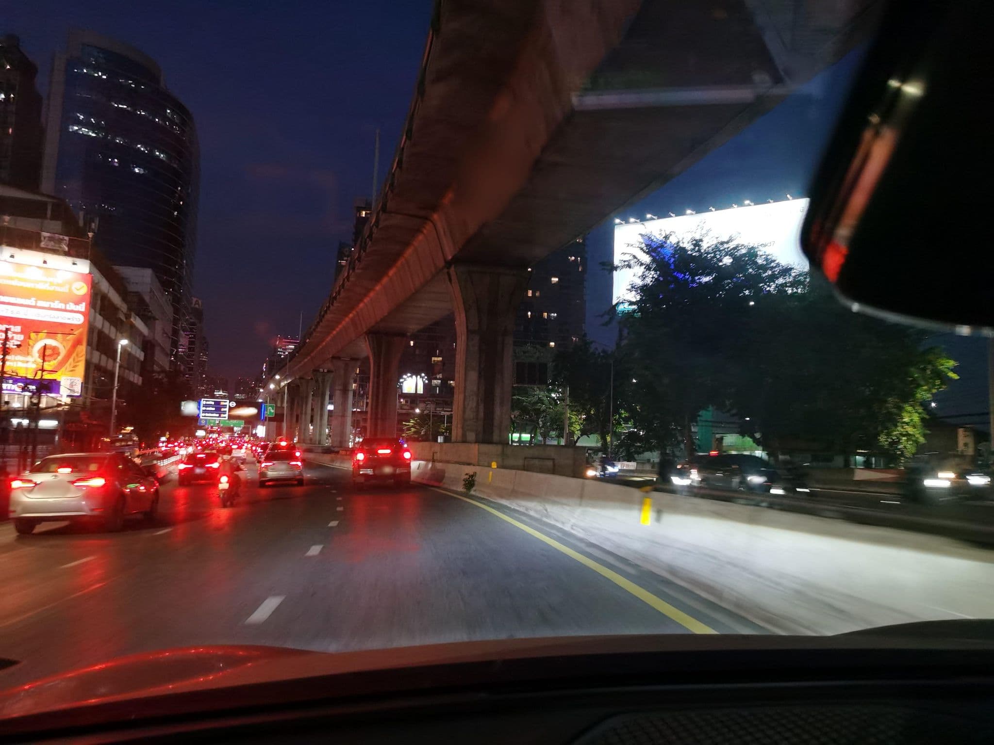 Street view near sathornterrace, Bang Rak Subdistrict — © lin_wang (CC BY-SA · Mapillary)