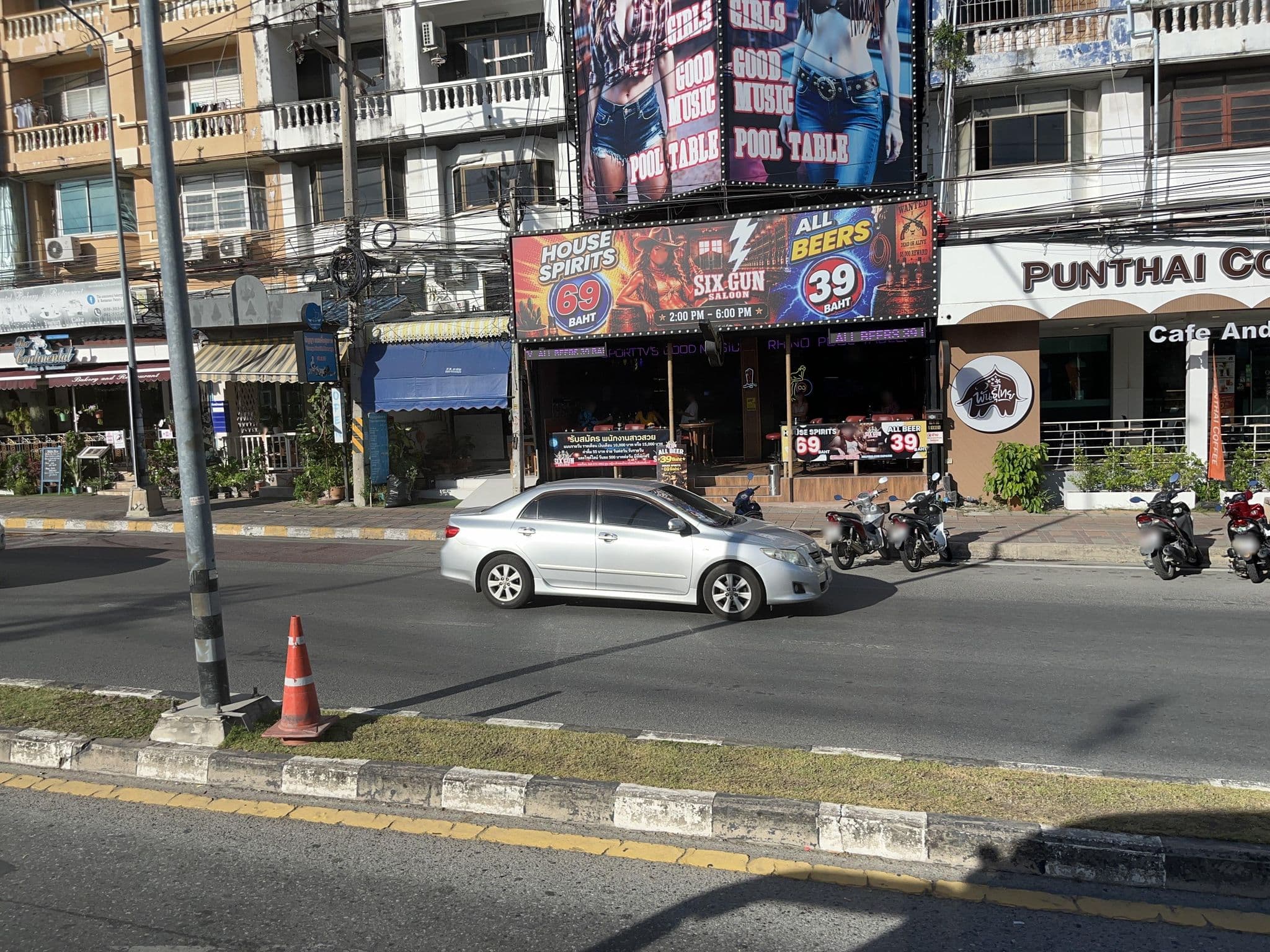 Street view near White Lily, Pattaya
