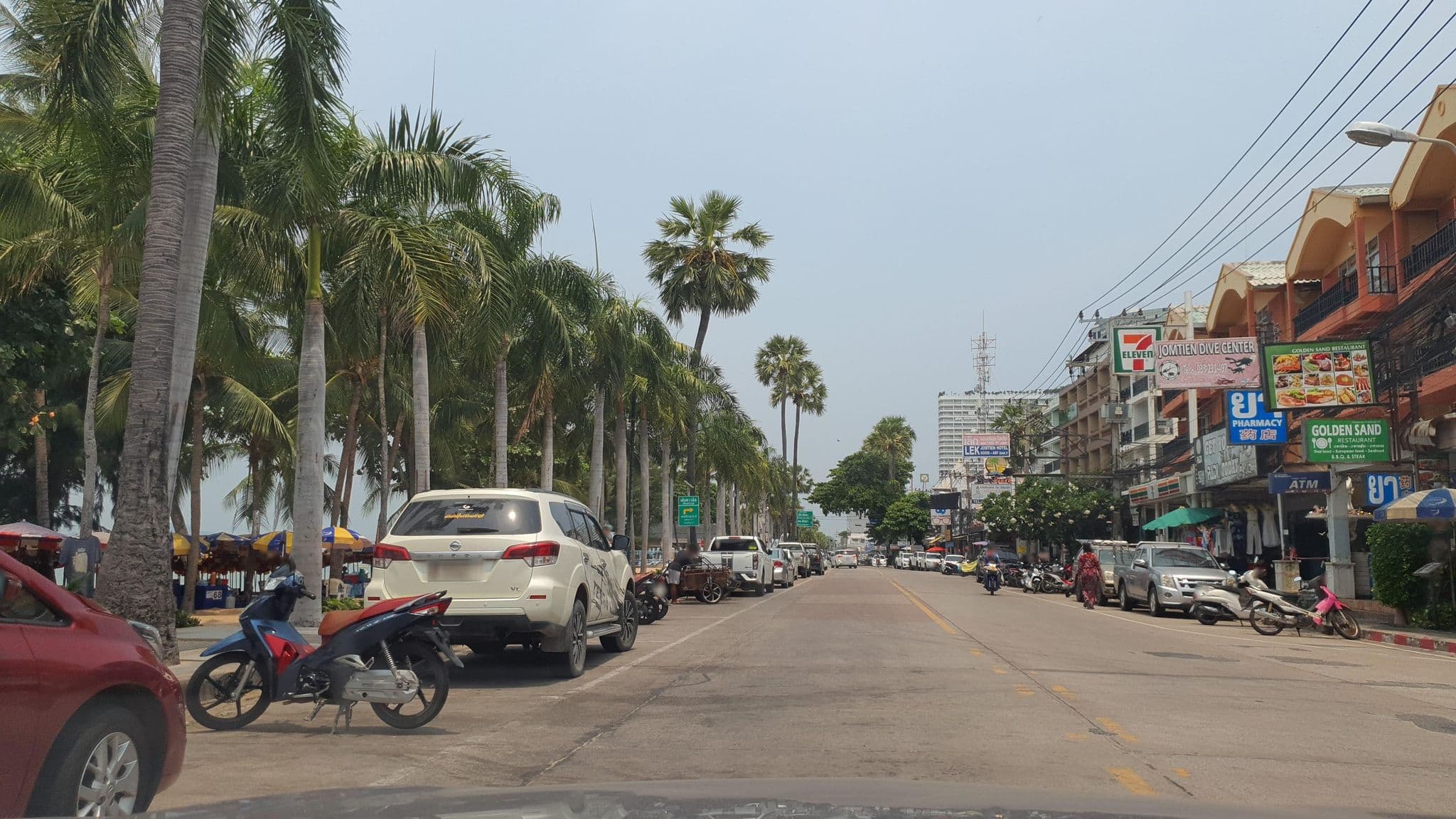 Street view near The Palm Delight Lodge, Pattaya