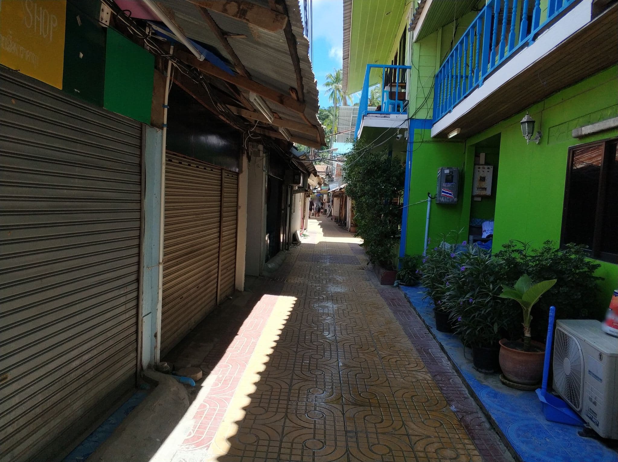 Street view near Hussin, Ban Phru Nai
