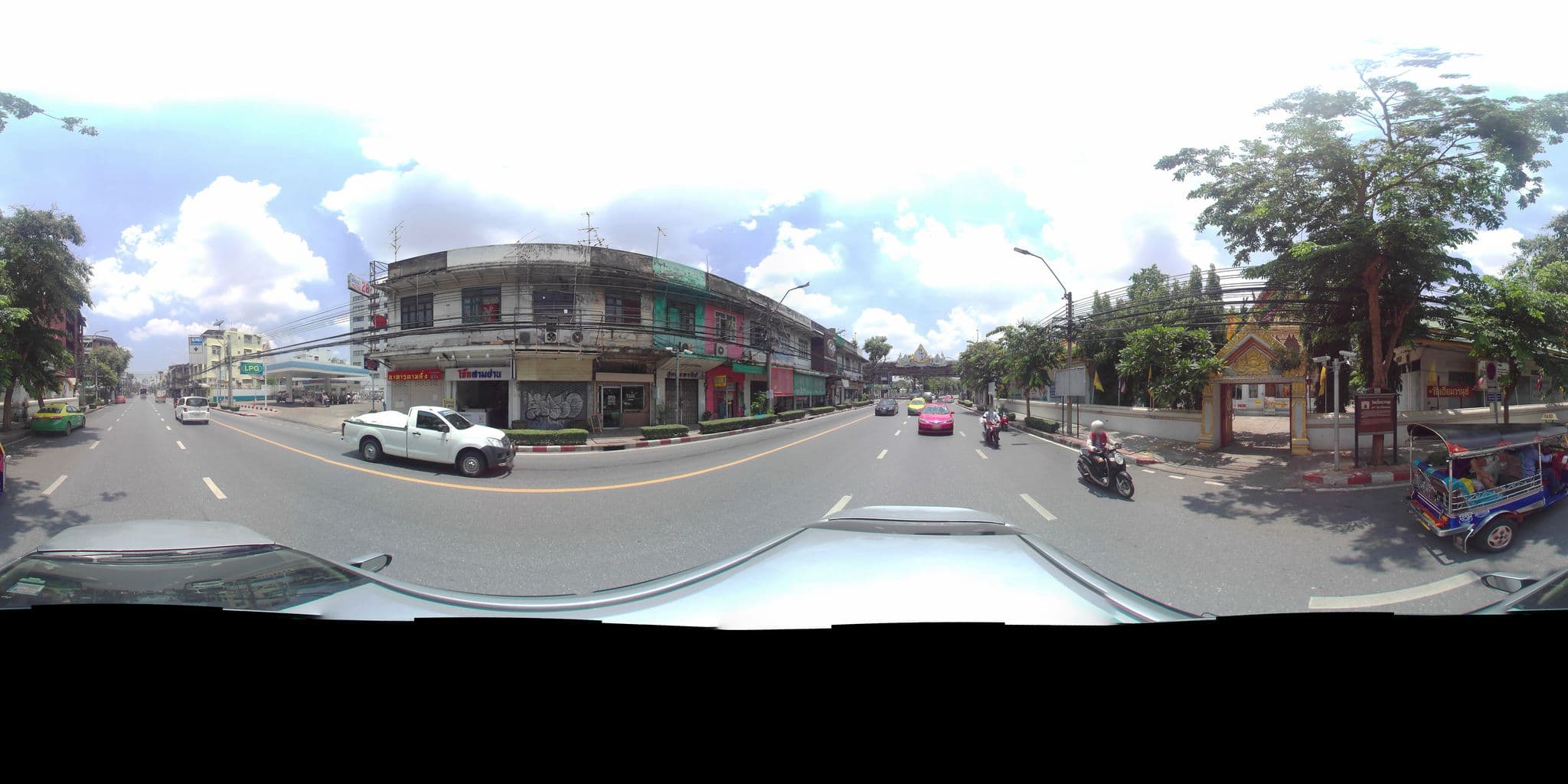Street view near Wayla Hostel, Phra Nakhon — © P05466 (CC BY-SA · Mapillary)