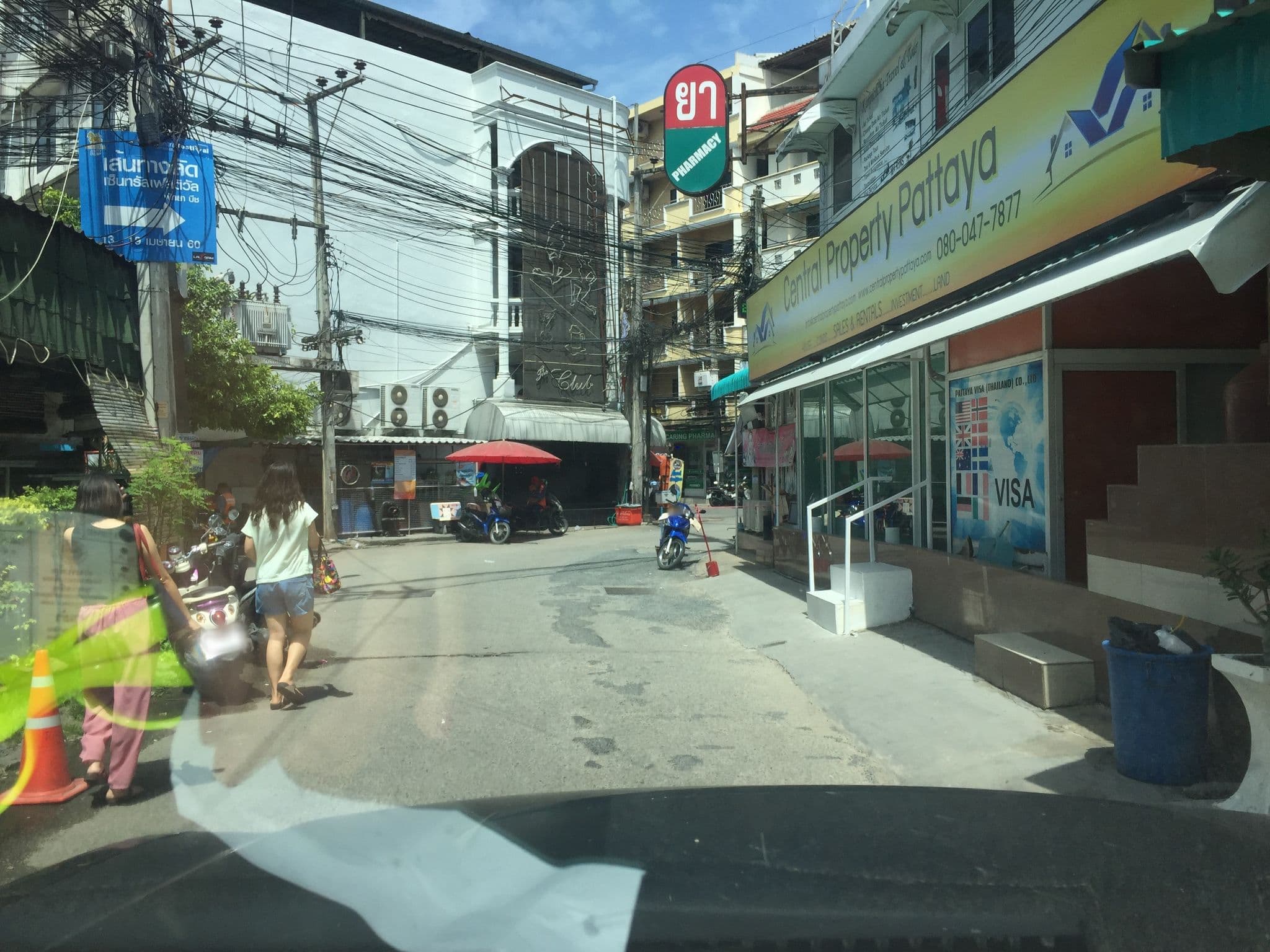Street view near Amon Guesthouse, Pattaya — © kyoko (CC BY-SA · Mapillary)