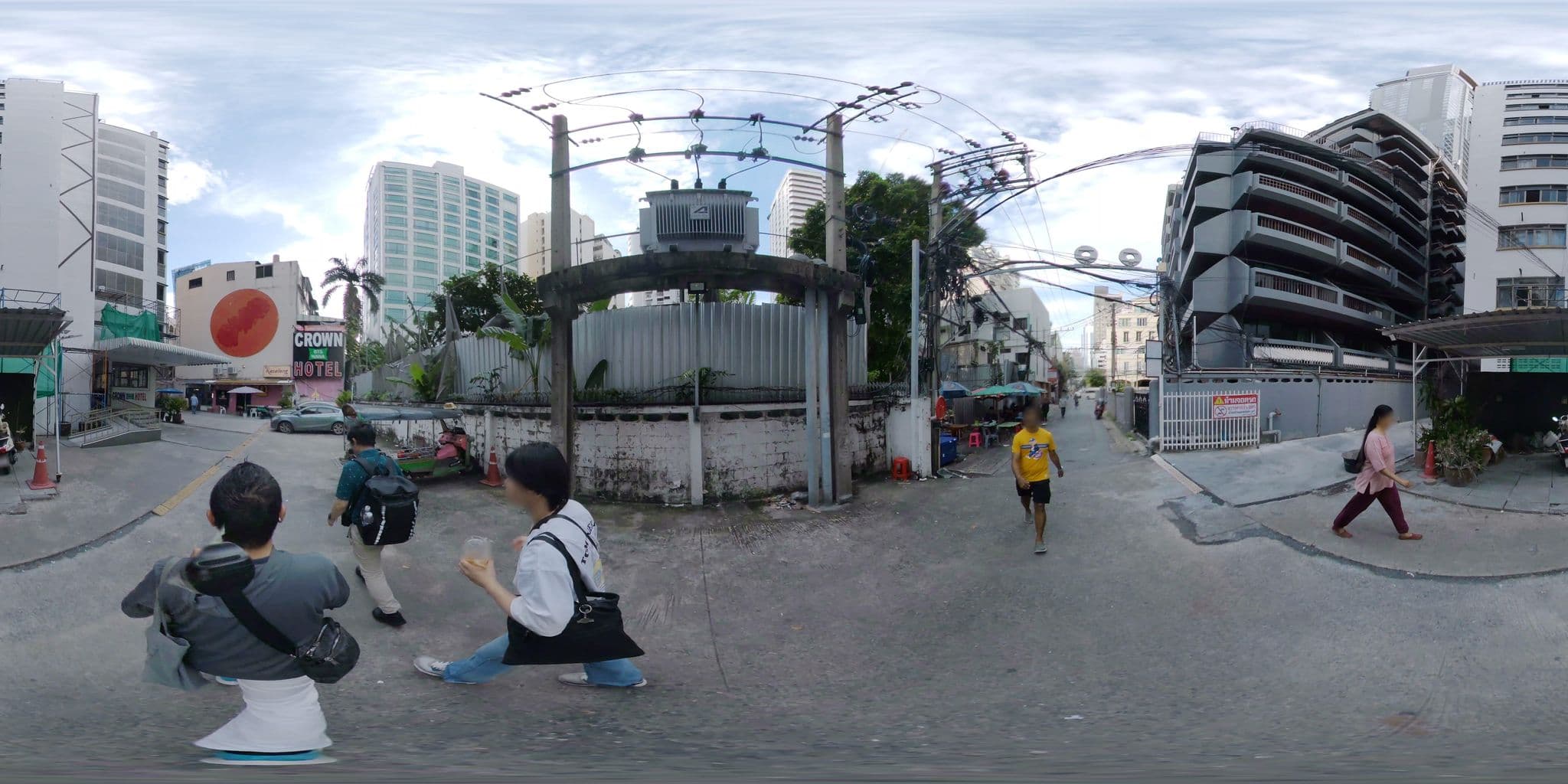 Street view near Orchid Place, Makkasan