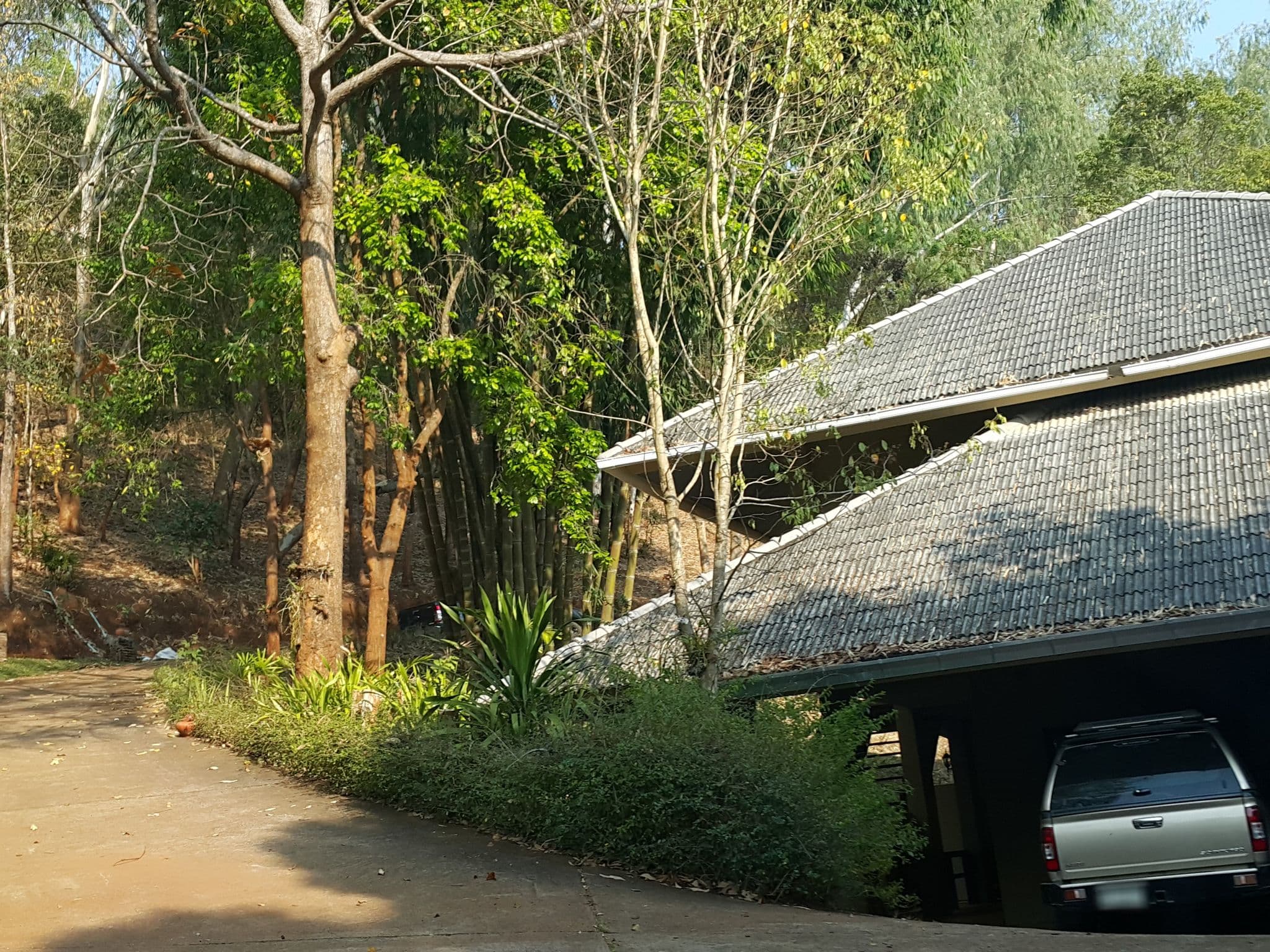 Street view near Hilltop Hideaway Boutique Resort, Chiang Mai — © jrcarlsen (CC BY-SA · Mapillary)